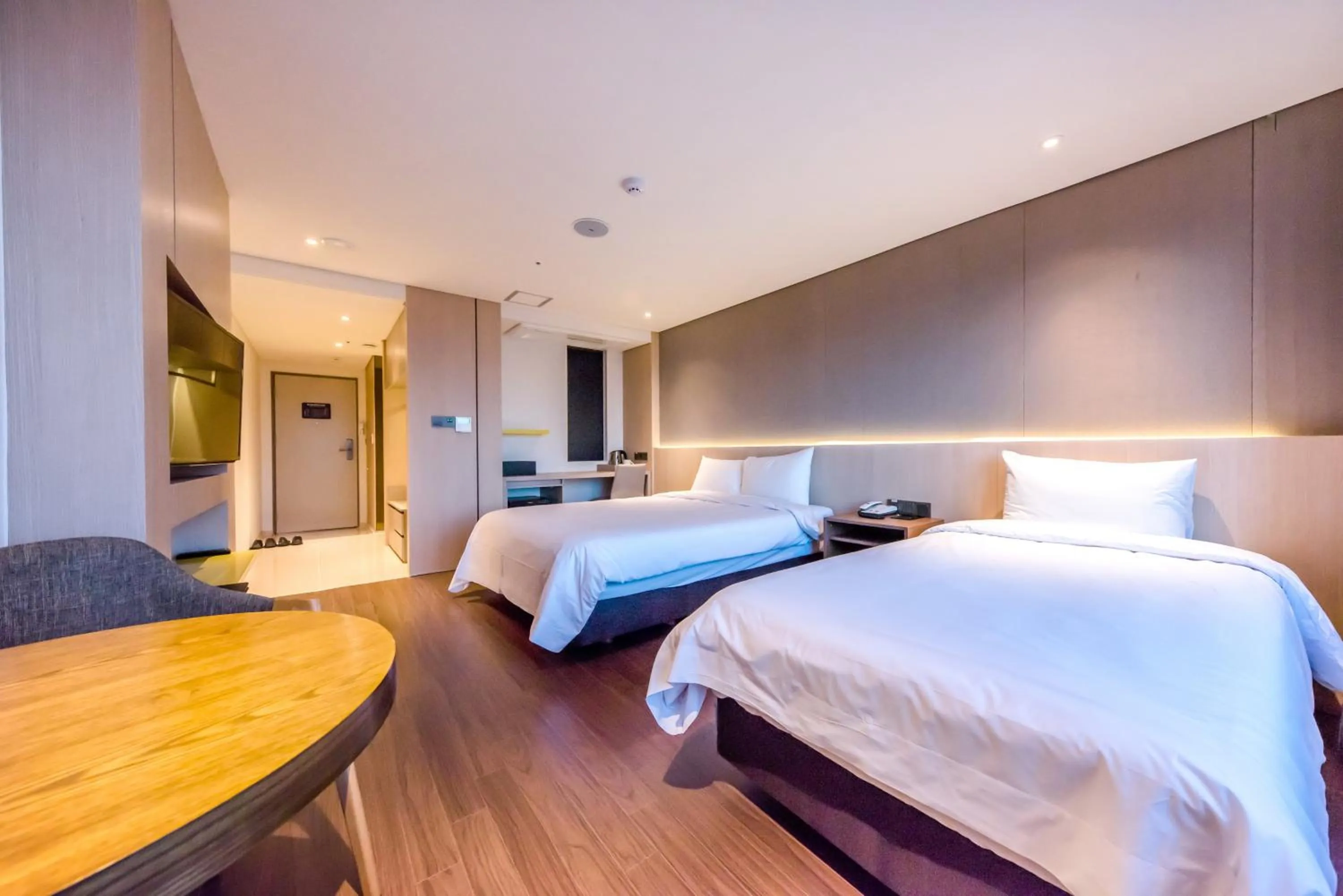 Deluxe Twin Room with Sea View in The First70 Hotel