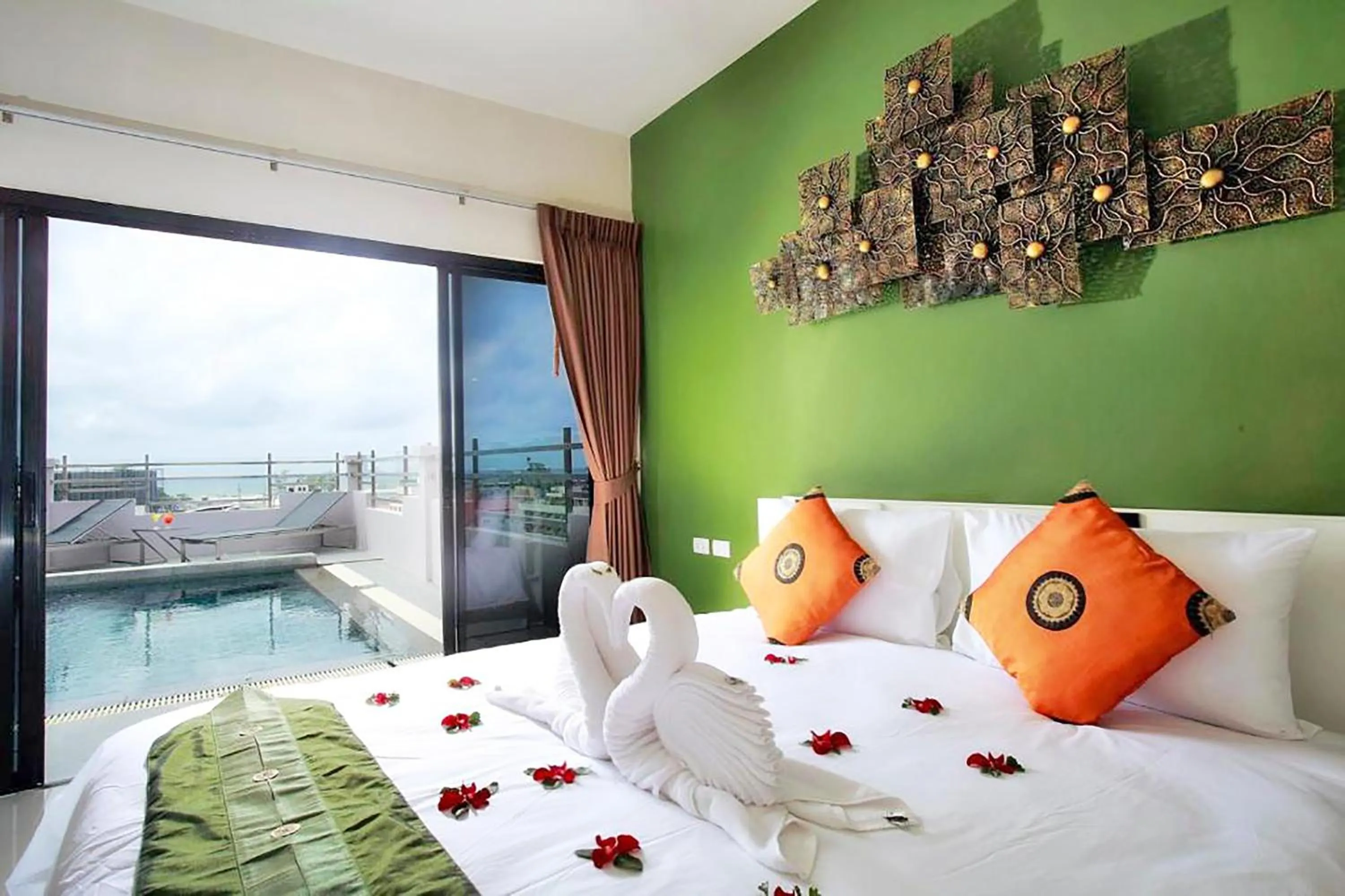 Two-Bedroom Penthouse with Pool in Gu Hotel Patong