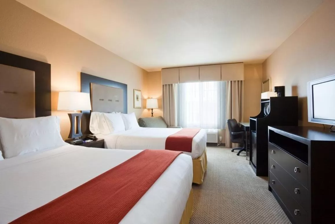 Queen Suite with Two Queen Beds and Sofa Bed in Holiday Inn Express Hotel and Suites Pearsall by IHG