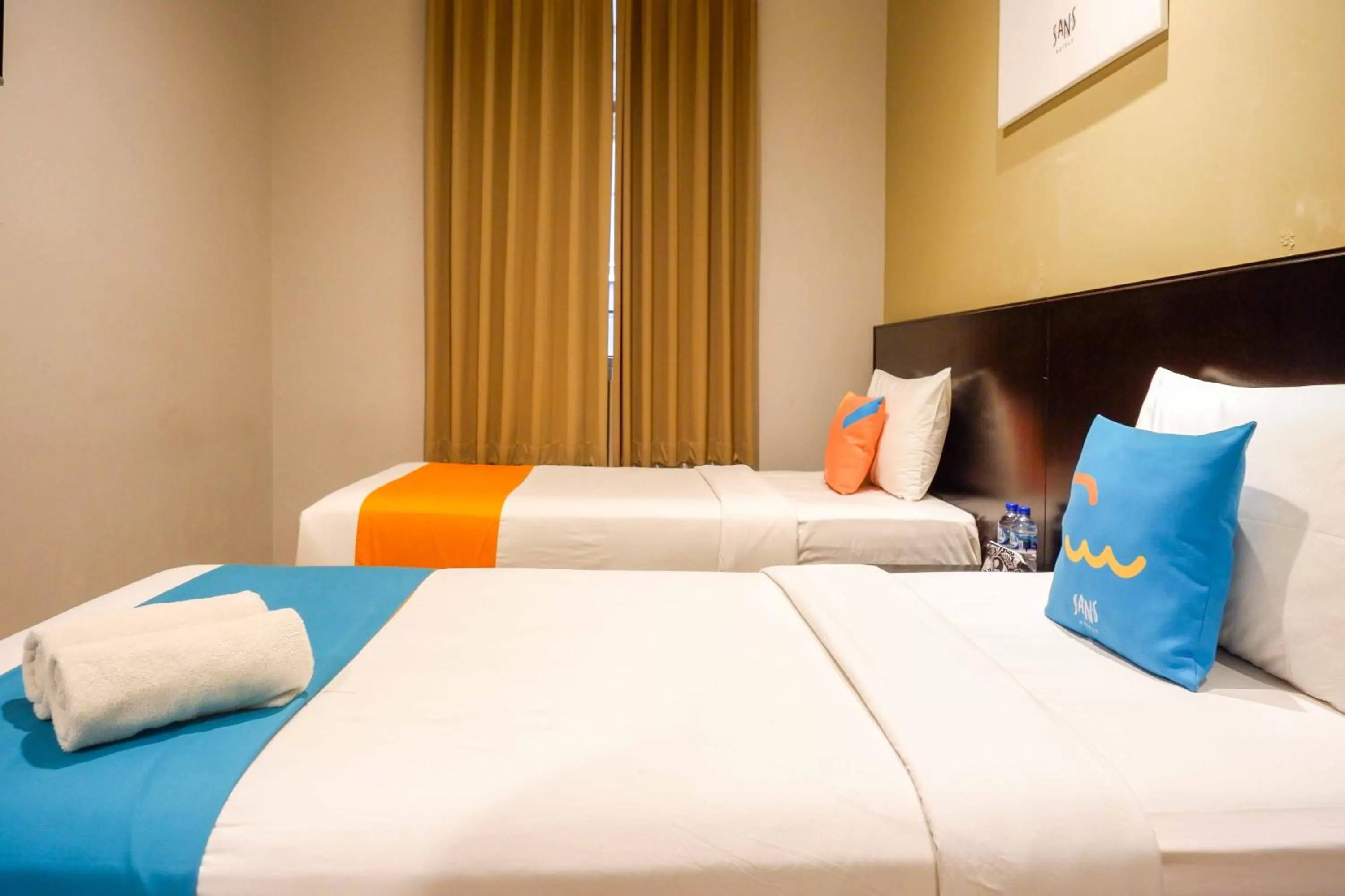 Deluxe Twin Room in Sans Hotel Empress Simpang Lima