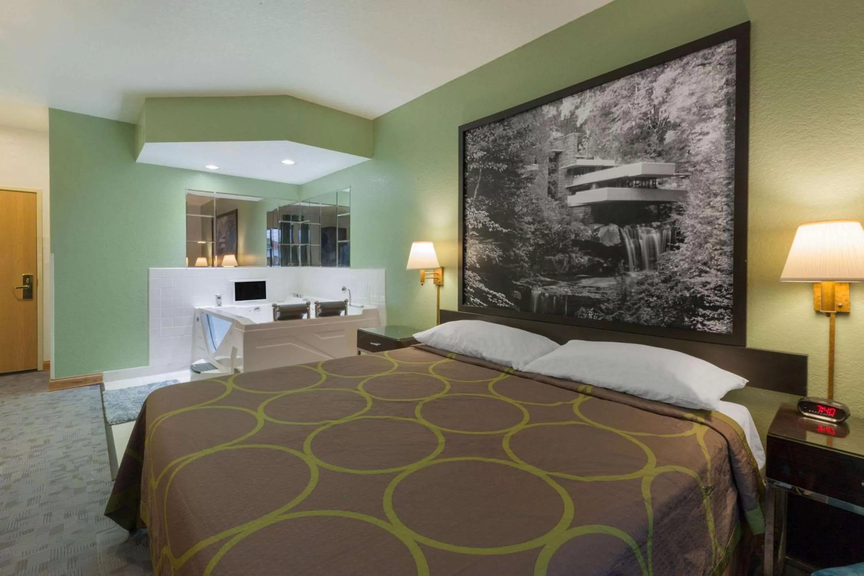 King Suite with Jetted Tub - Non-Smoking in Super 8 by Wyndham Uniontown PA