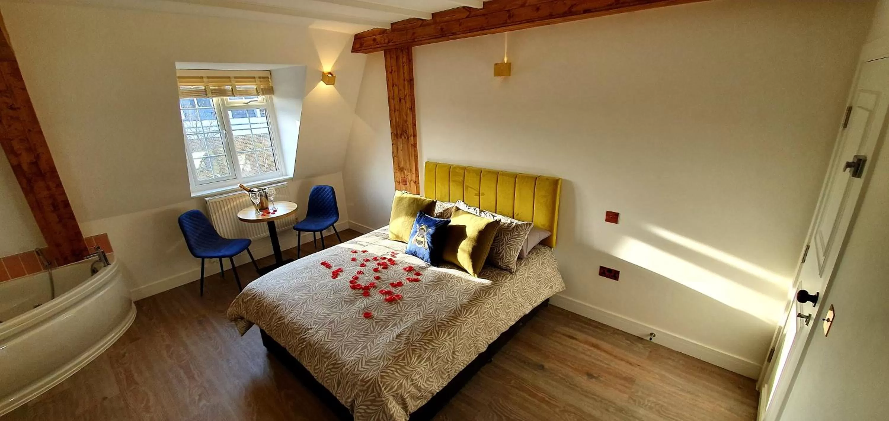 Superior Suite in Angel Townhouse