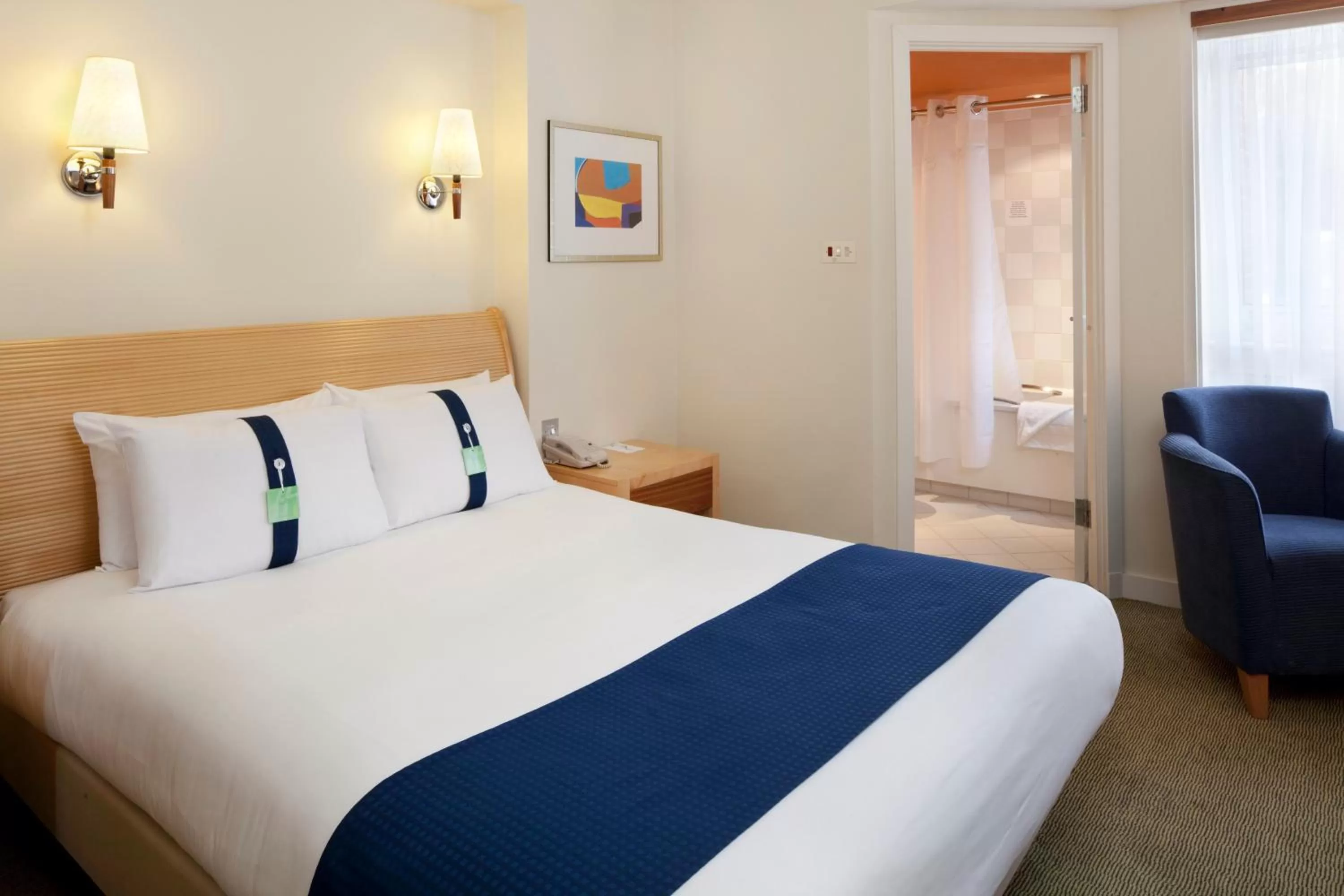 Standard Queen Room - Disability Access in Holiday Inn Basingstoke by IHG