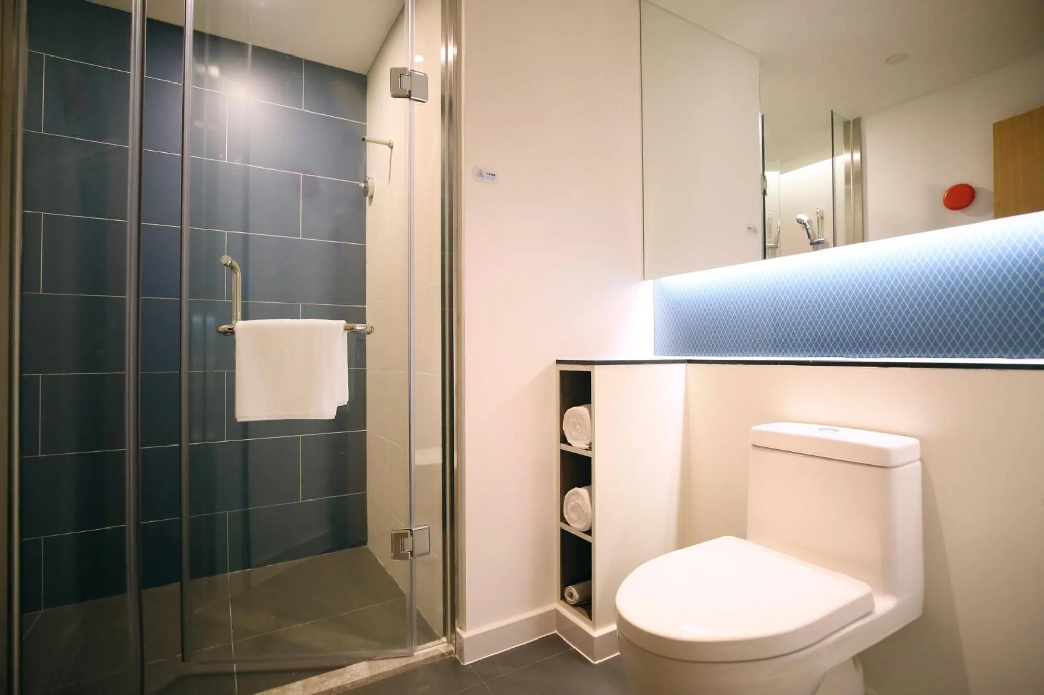 Standard Twin Room in Holiday Inn Express Chengdu North Railway Station, an IHG Hotel