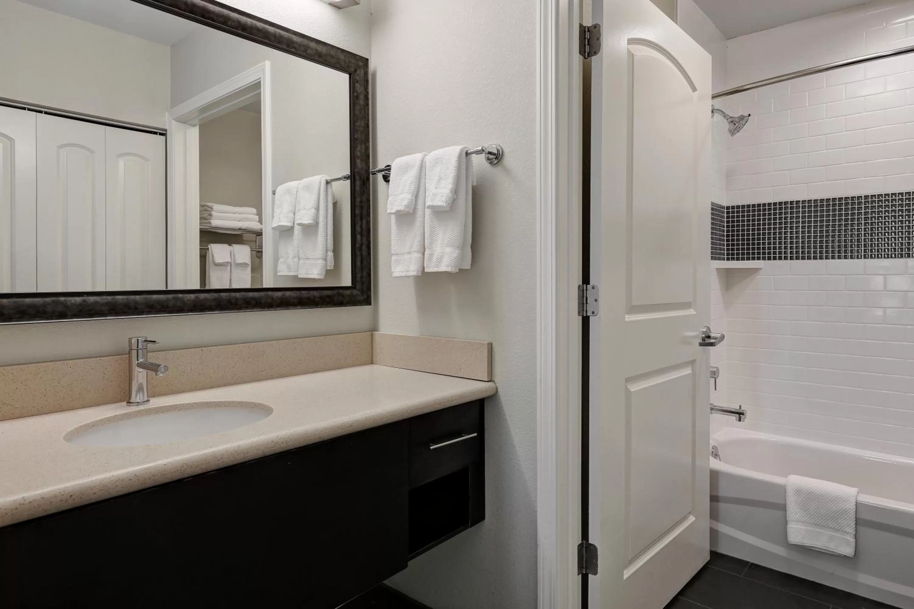 One-Bedroom Queen Suite - Hearing Accessible - Non-Smoking in Staybridge Suites Washington D.C. - Greenbelt by IHG
