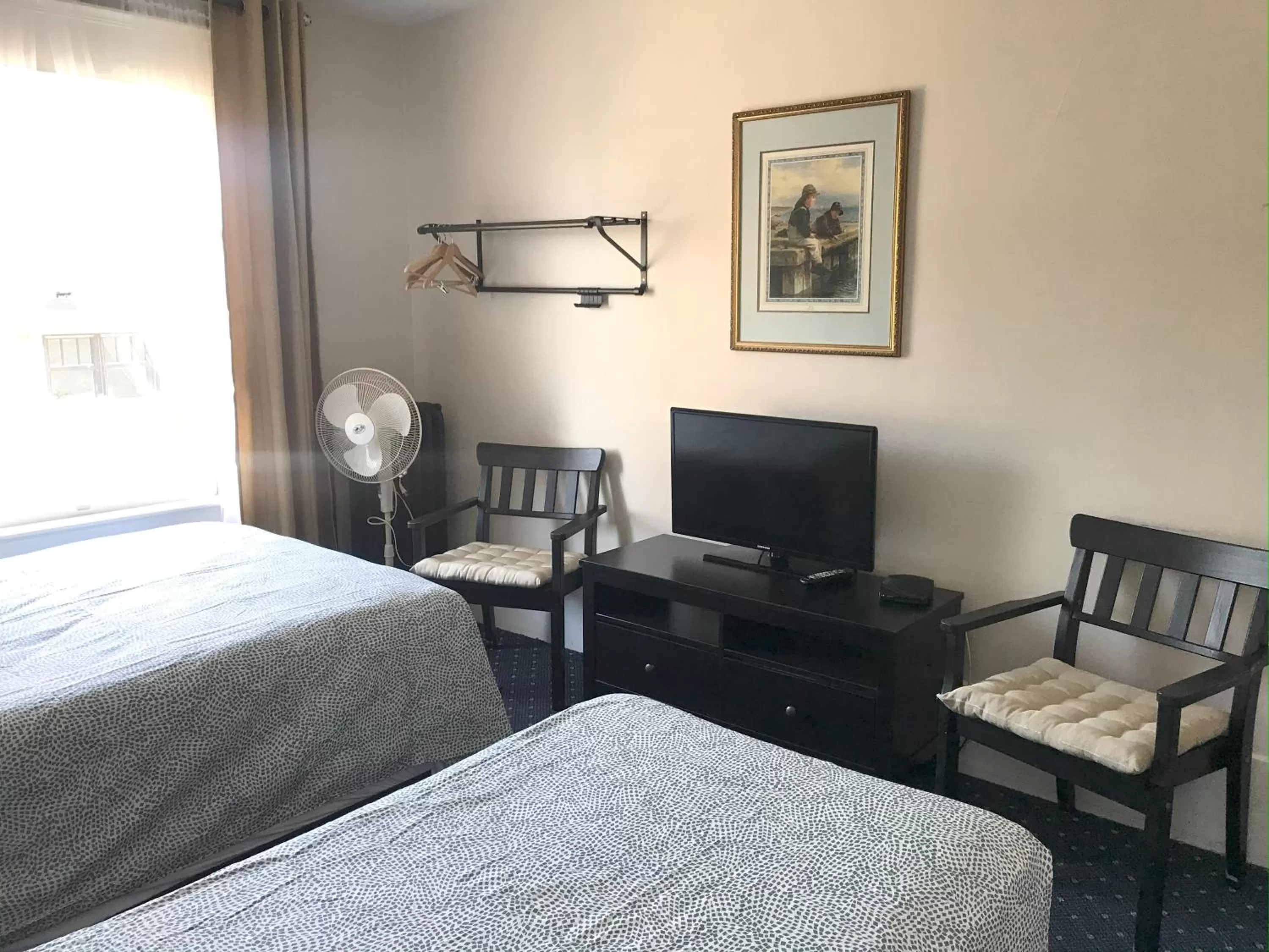 Family Room with Shared Bathroom in Windsor Guest House