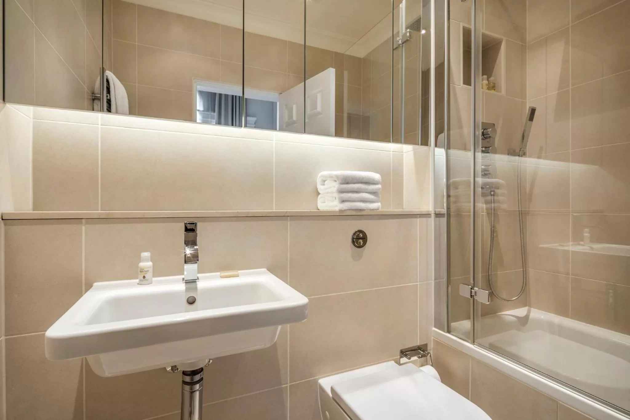 Standard Apartment in COMO Metropolitan London