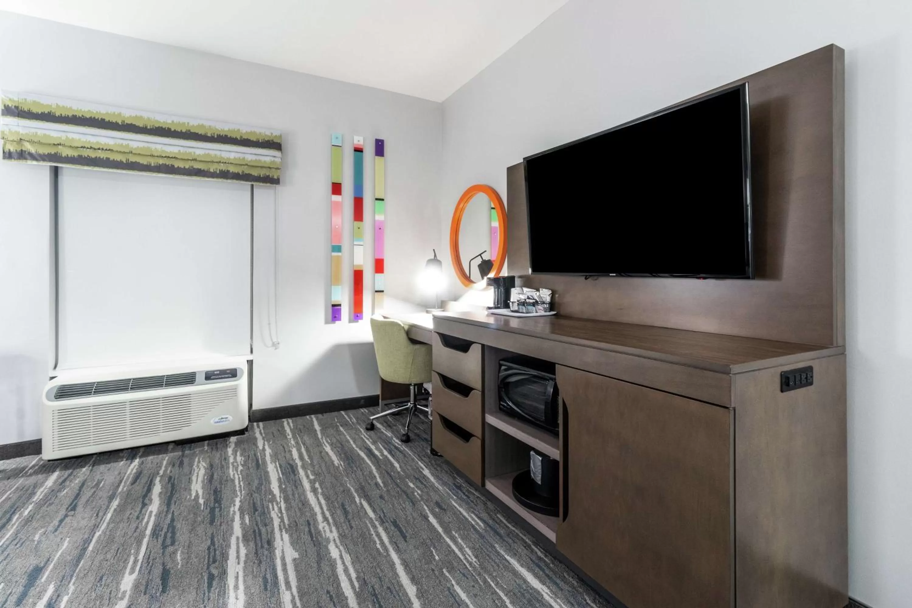 King Room with Sofa Bed in Hampton Inn Locust Grove