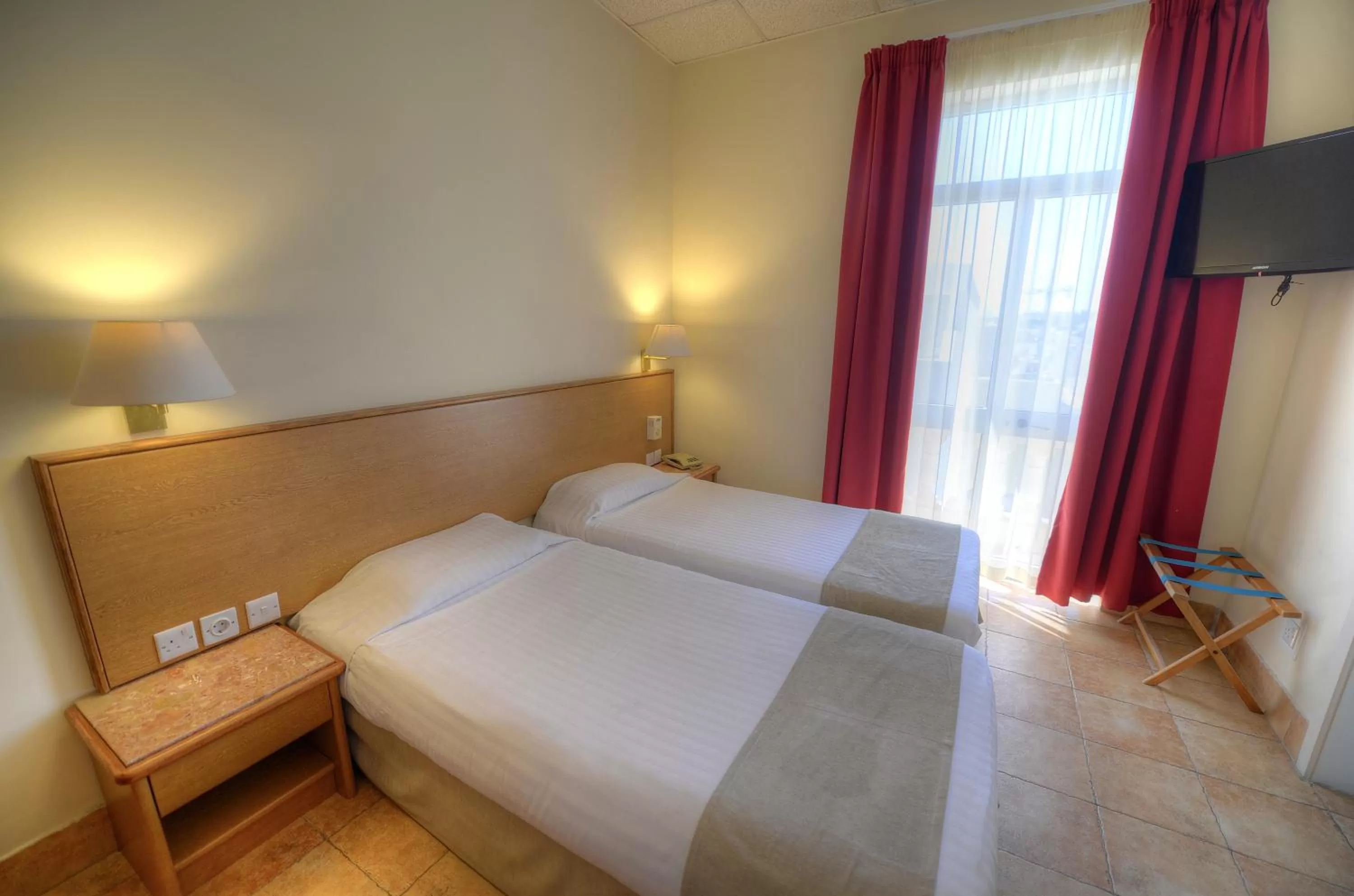 Standard Twin Room (1 Adult) in Allegro Hotel