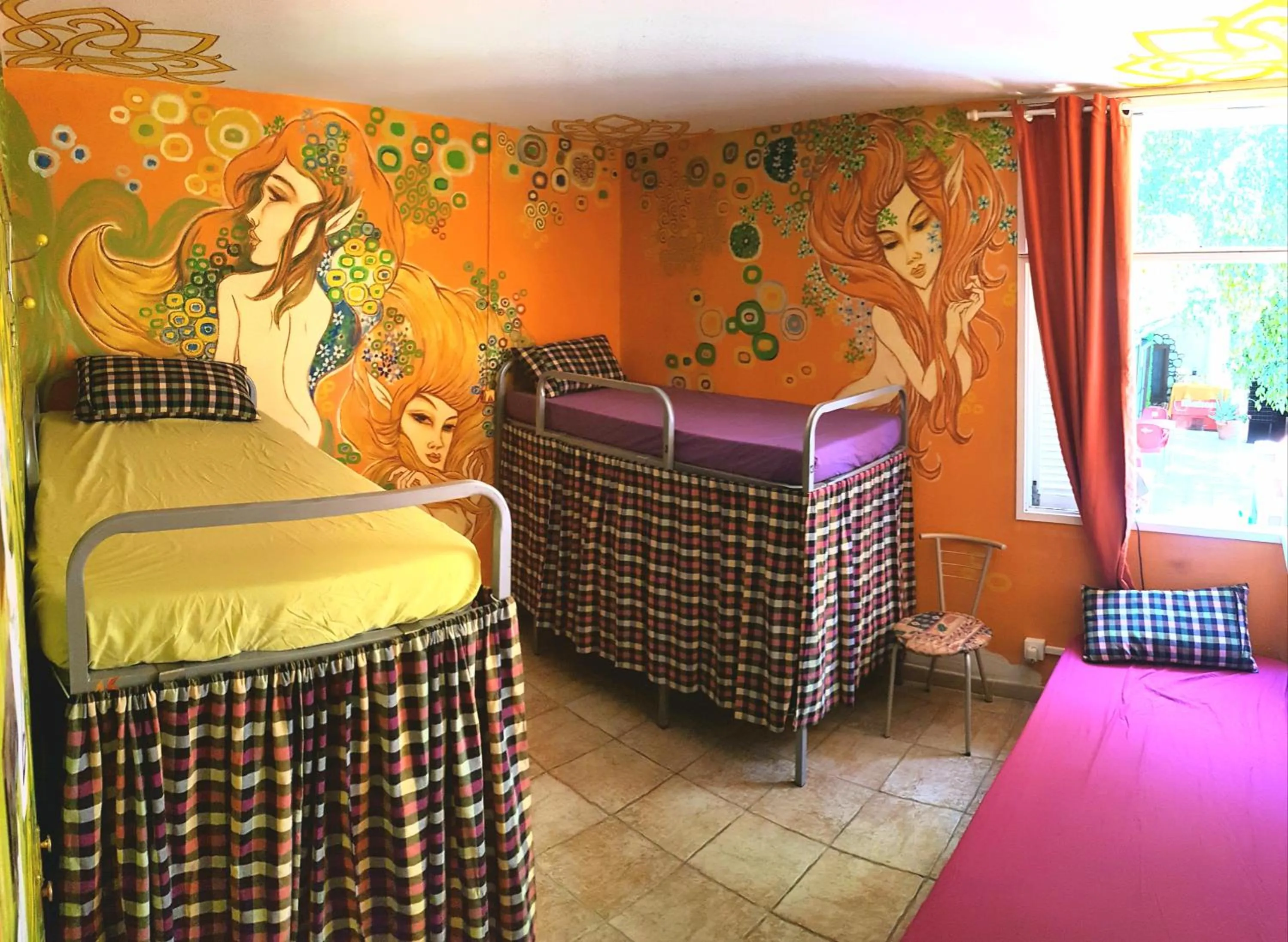 Single Bed in Female Dormitory Room in Hostel Los Duendes del Sur