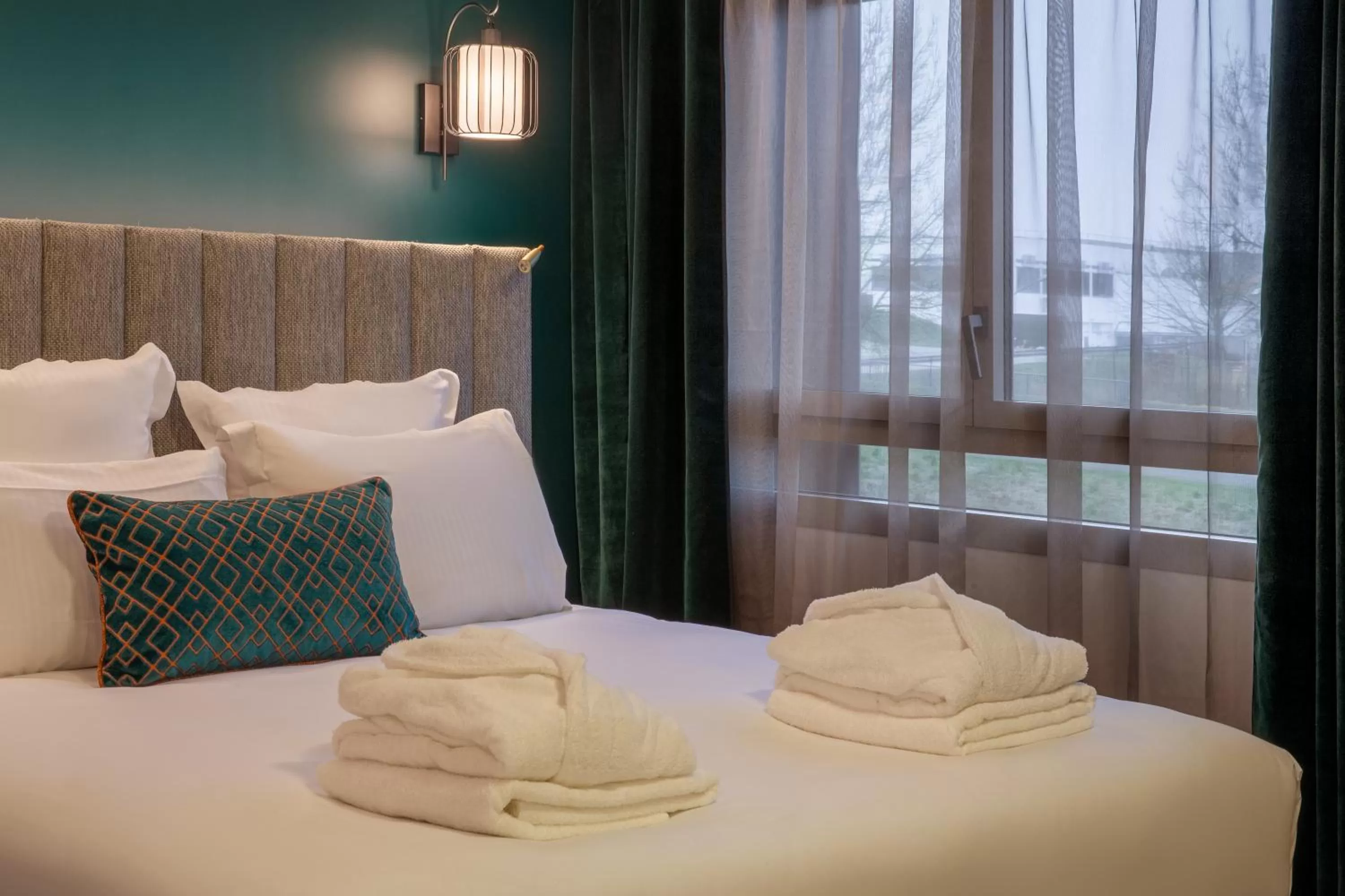 Classic Double Room with Accessible Walk-In Shower in Best Western Plus Le Conquerant Rouen Nord