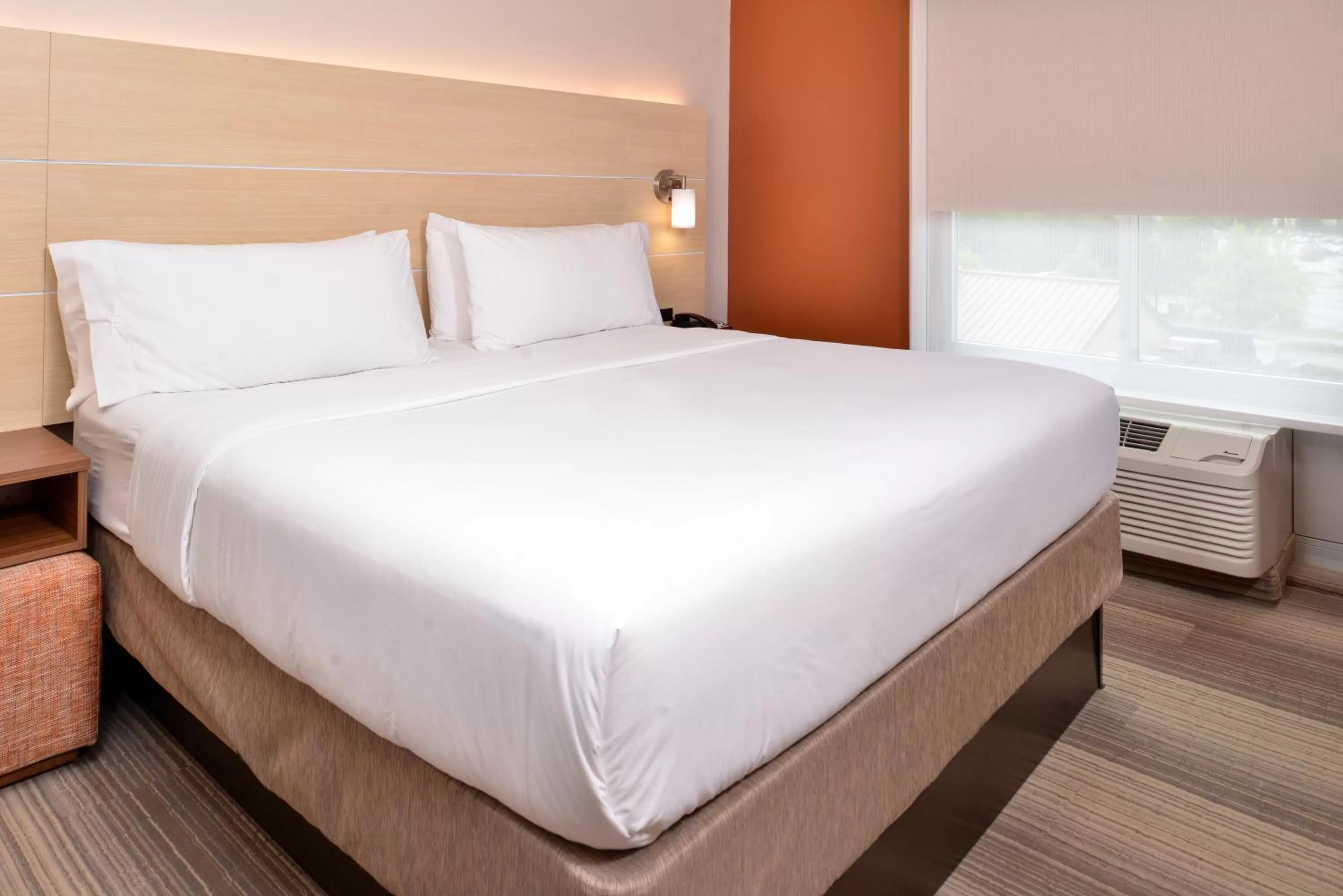 Standard Room in Holiday Inn Express Hotel & Suites Cincinnati - Mason by IHG