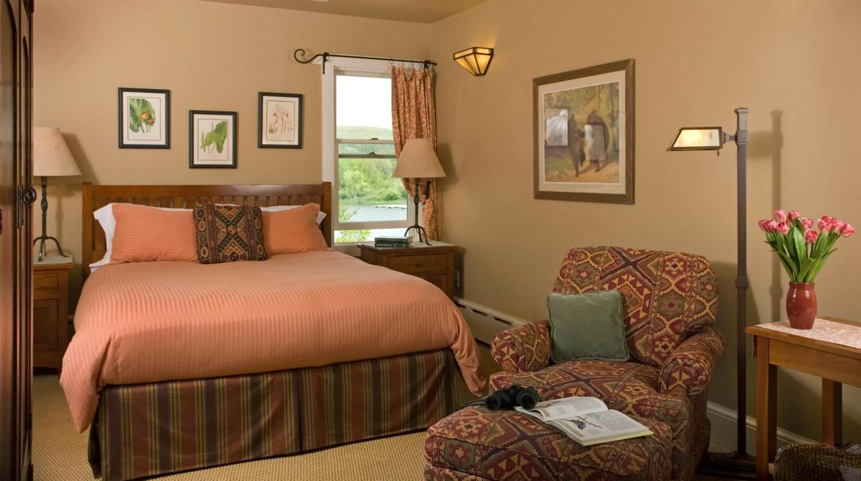 King Suite with Spa Bath in Lake Pointe Inn