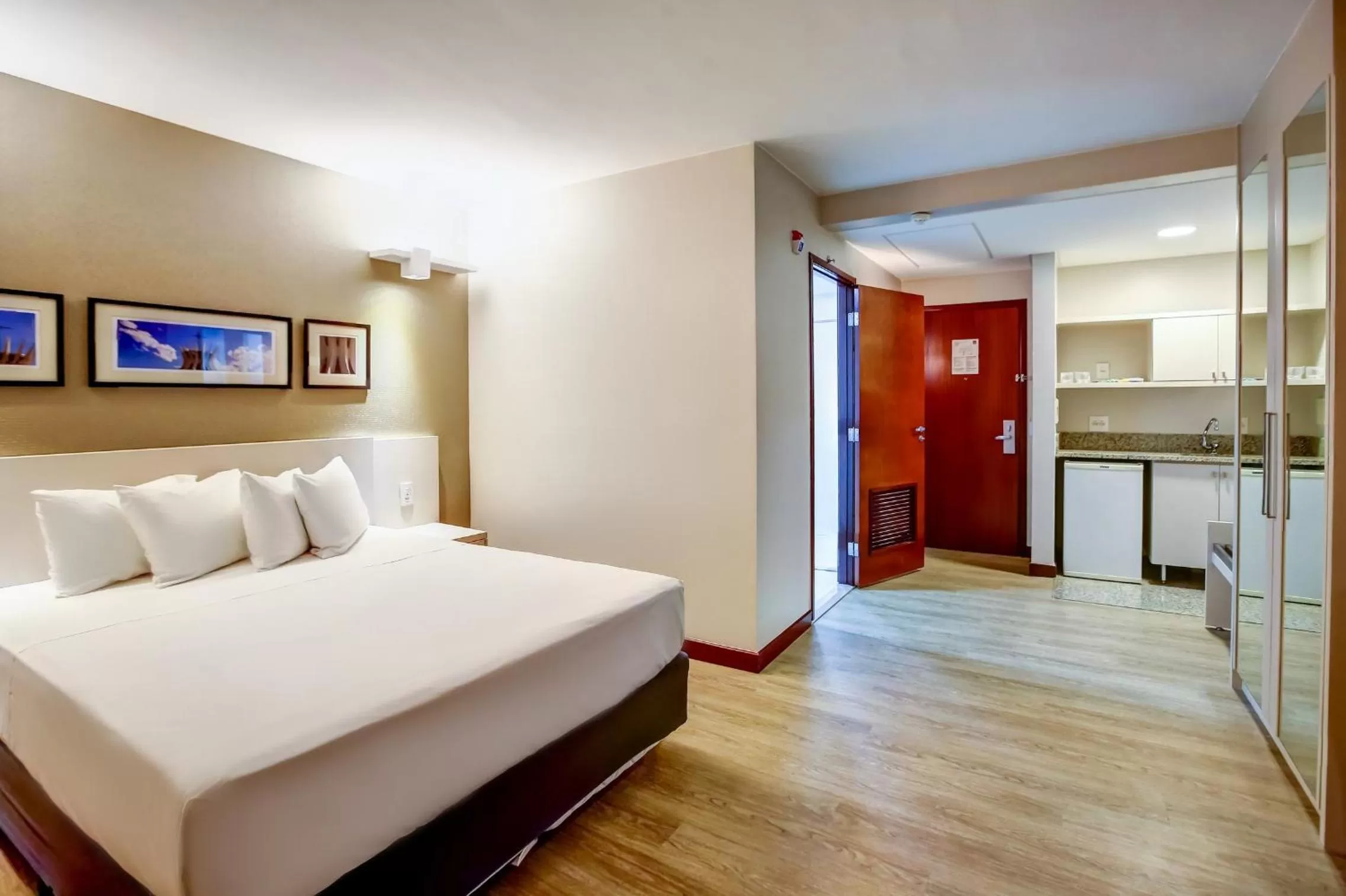 Queen Studio - single occupancy - Disability Access in Comfort Suites Brasília