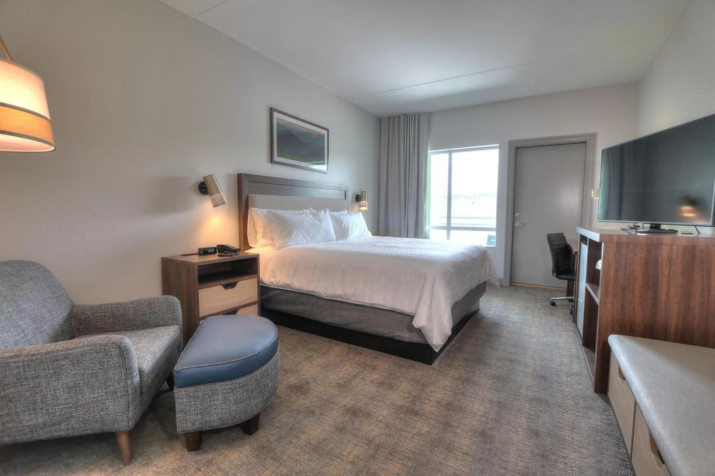 King Room with River Balcony and High Floor - Non-Smoking in Holiday Inn & Suites Pigeon Forge Convention Center by IHG