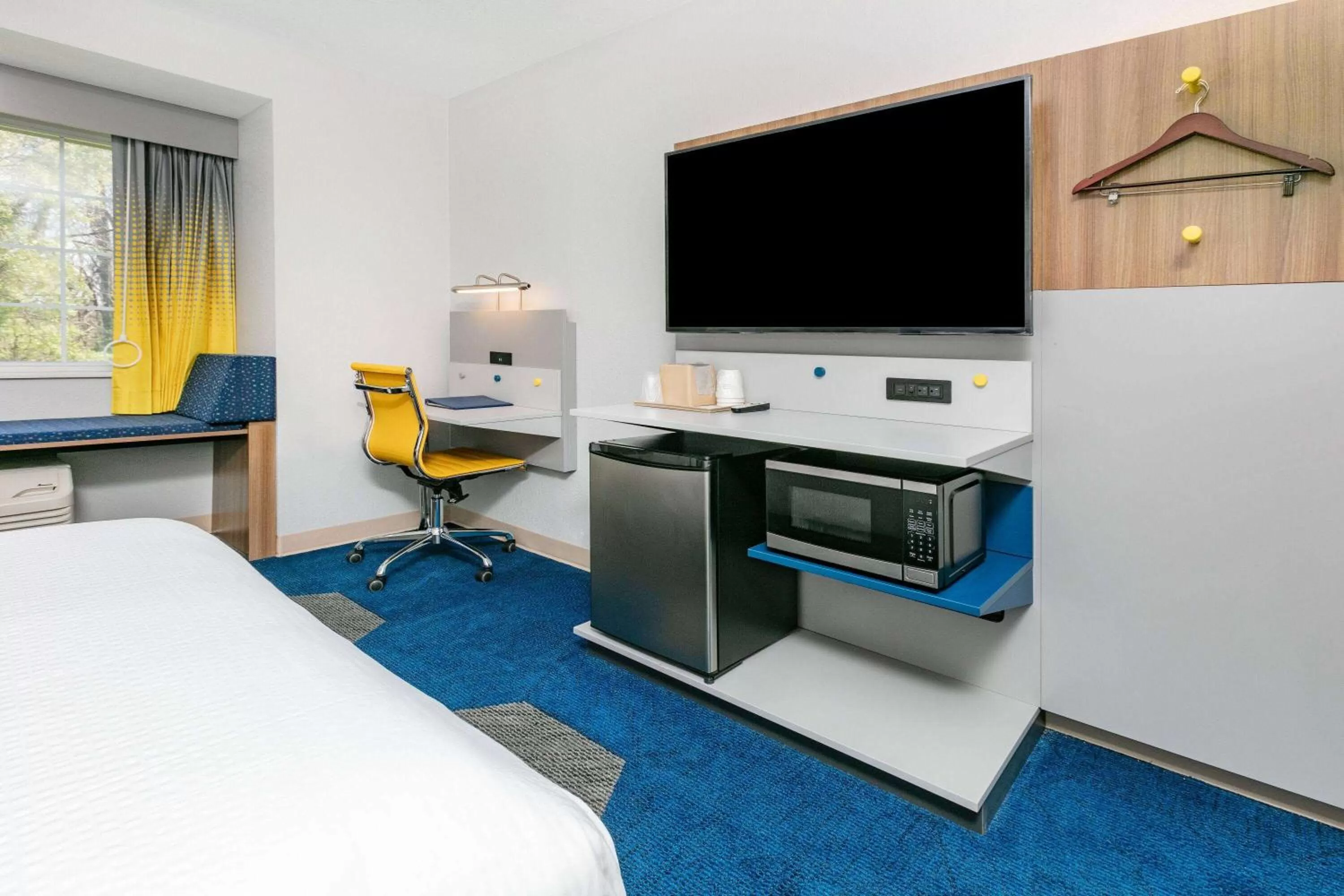 Queen Room - Disability Access- Non-Smoking in Microtel Inn by Wyndham Beckley