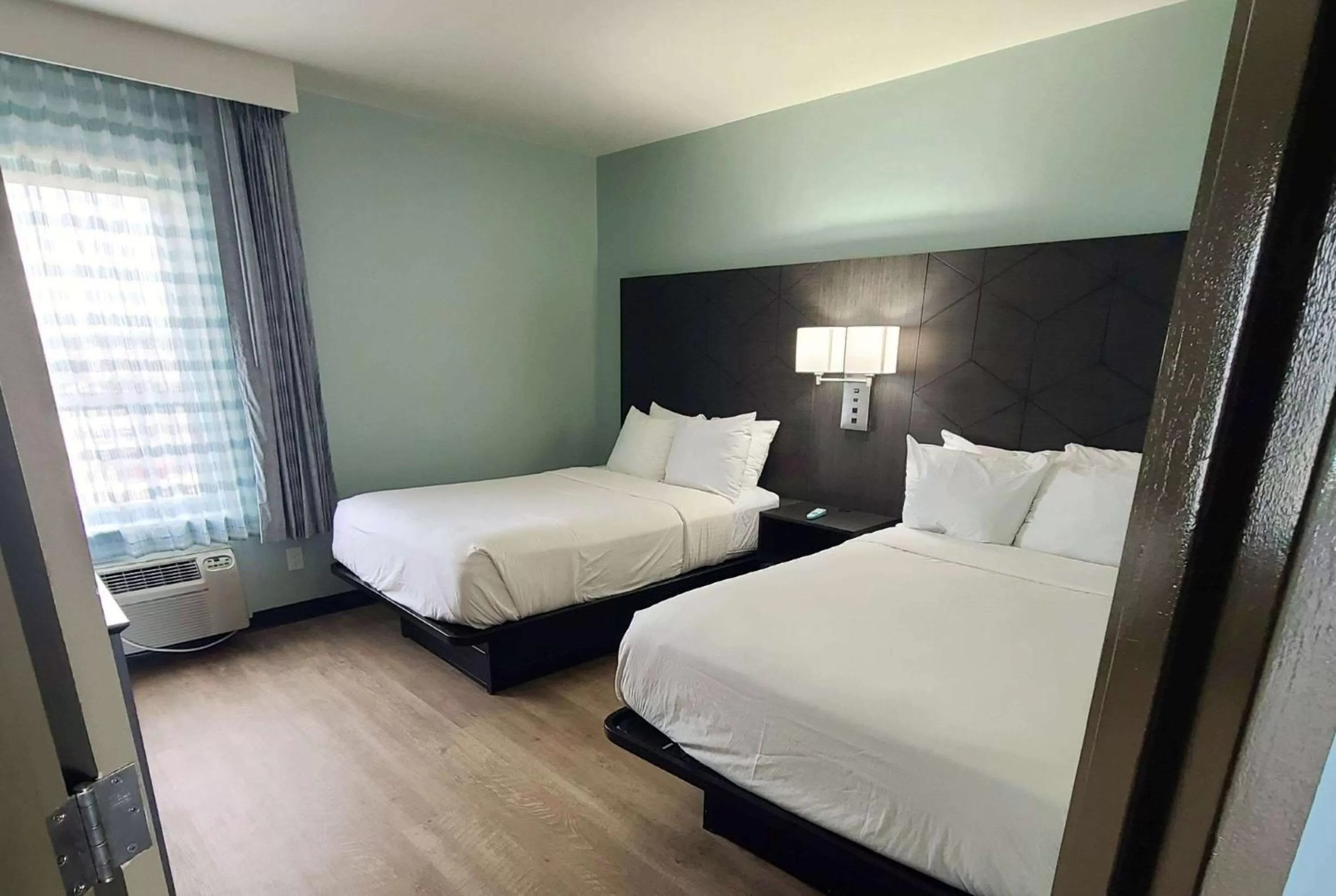 One-Bedroom Suite with Two Double Beds and Partial Ocean View - Second Floor/Non-Smoking in Home2 Suites by Hilton Outer Banks Kill Devil Hills