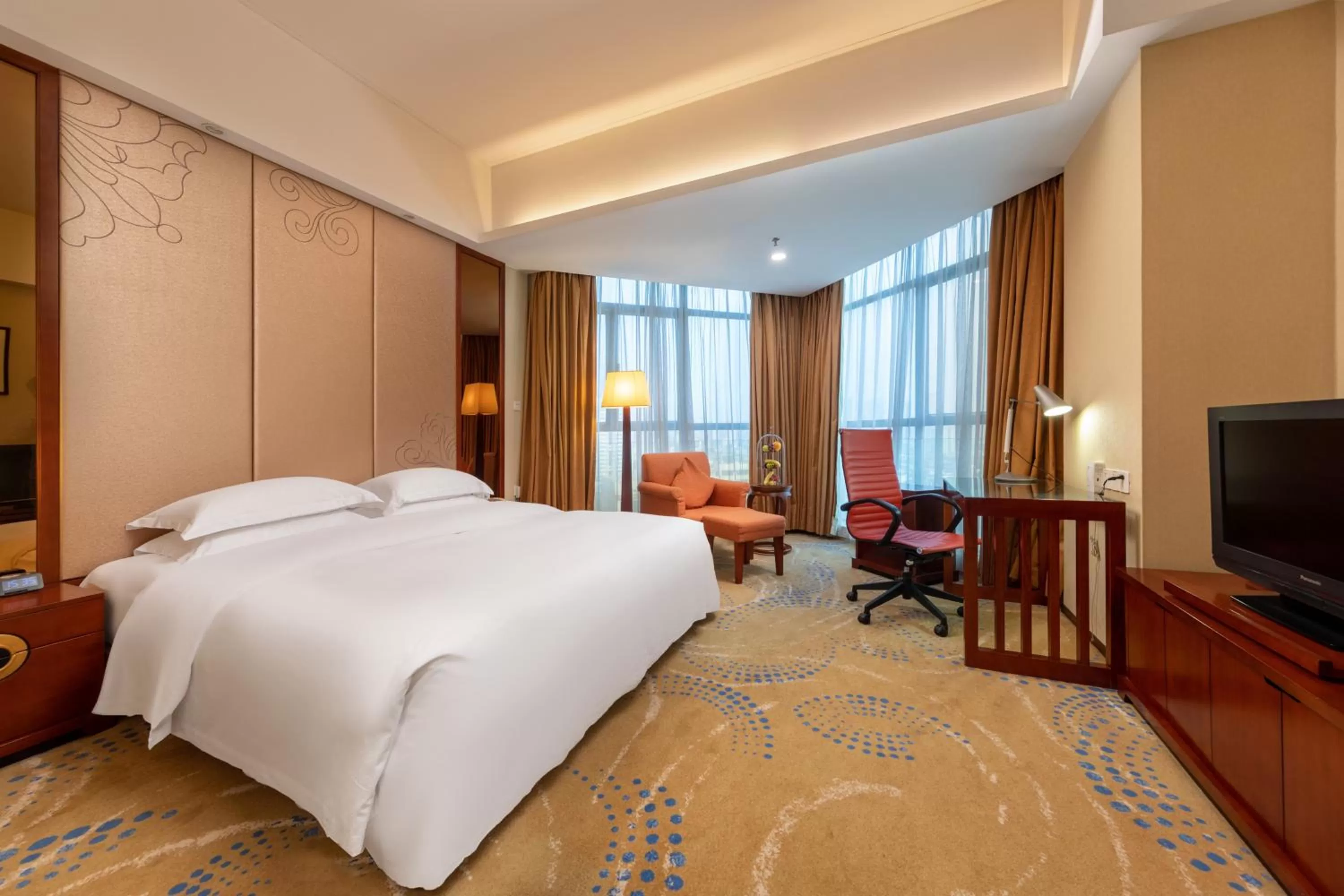 Standard King Room in Crowne Plaza Foshan by IHG