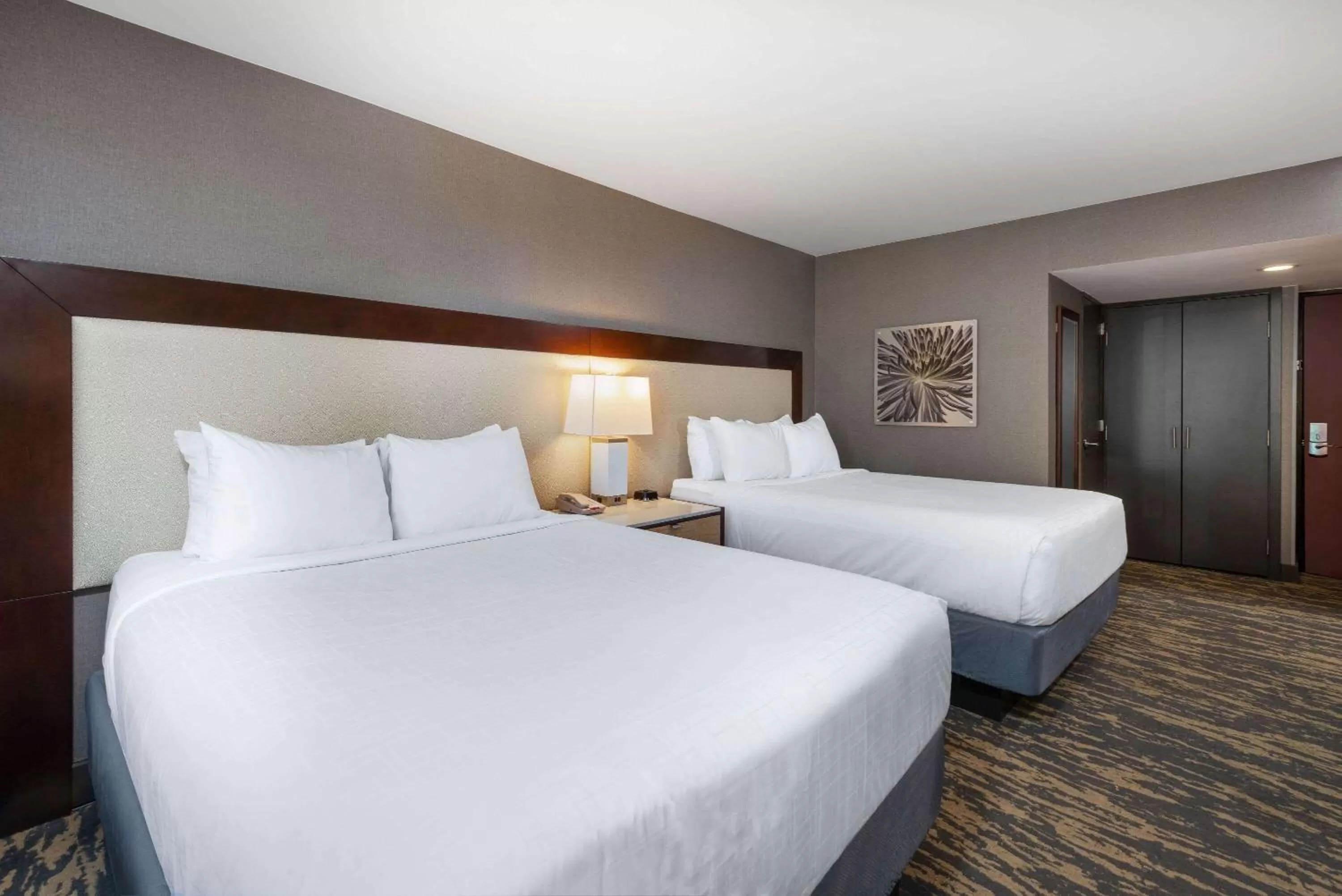 Queen Room with Two Queen Beds - Non-Smoking in Wyndham Lancaster Resort and Convention Center