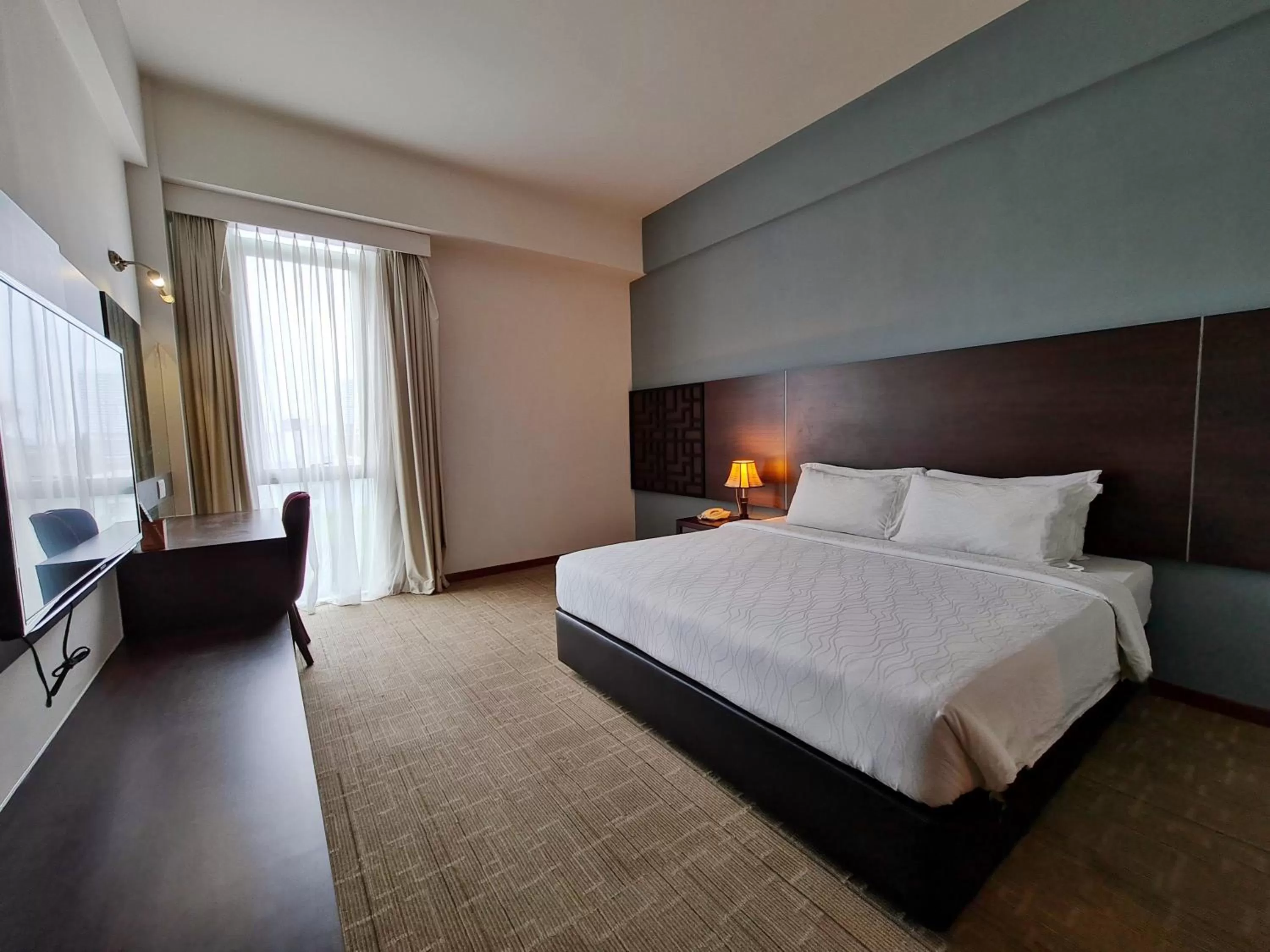 Deluxe King Room in Swan Garden Hotel