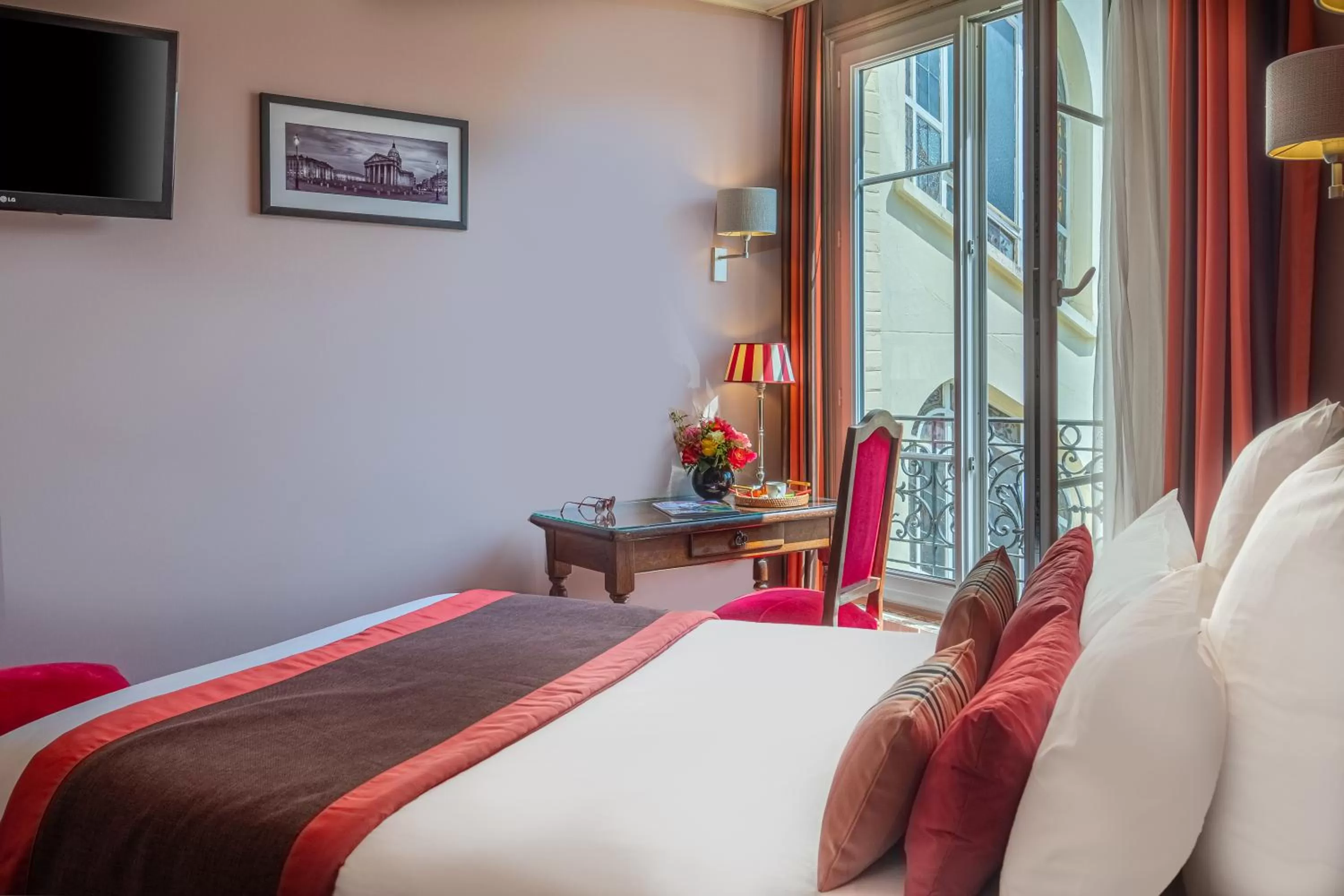 "Cozy" Room in Hotel Trianon Rive Gauche