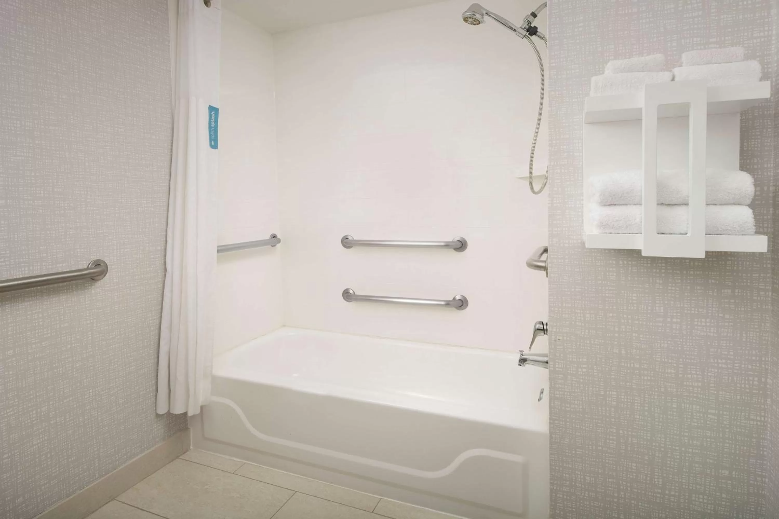 Queen Room with Two Queen Beds - Mobility Accessible in Hampton Inn College Park