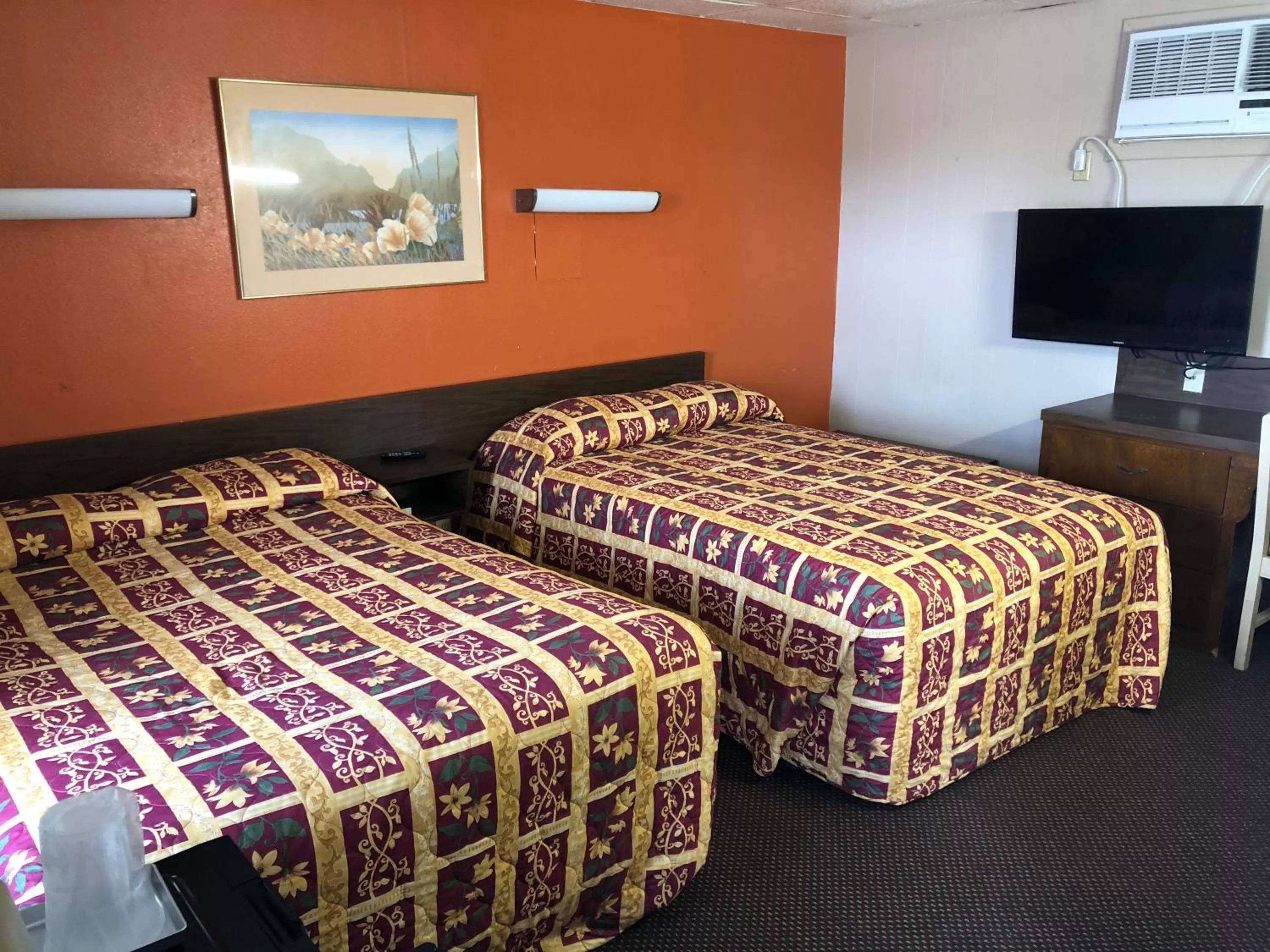 Budget Double Room in Budget inn