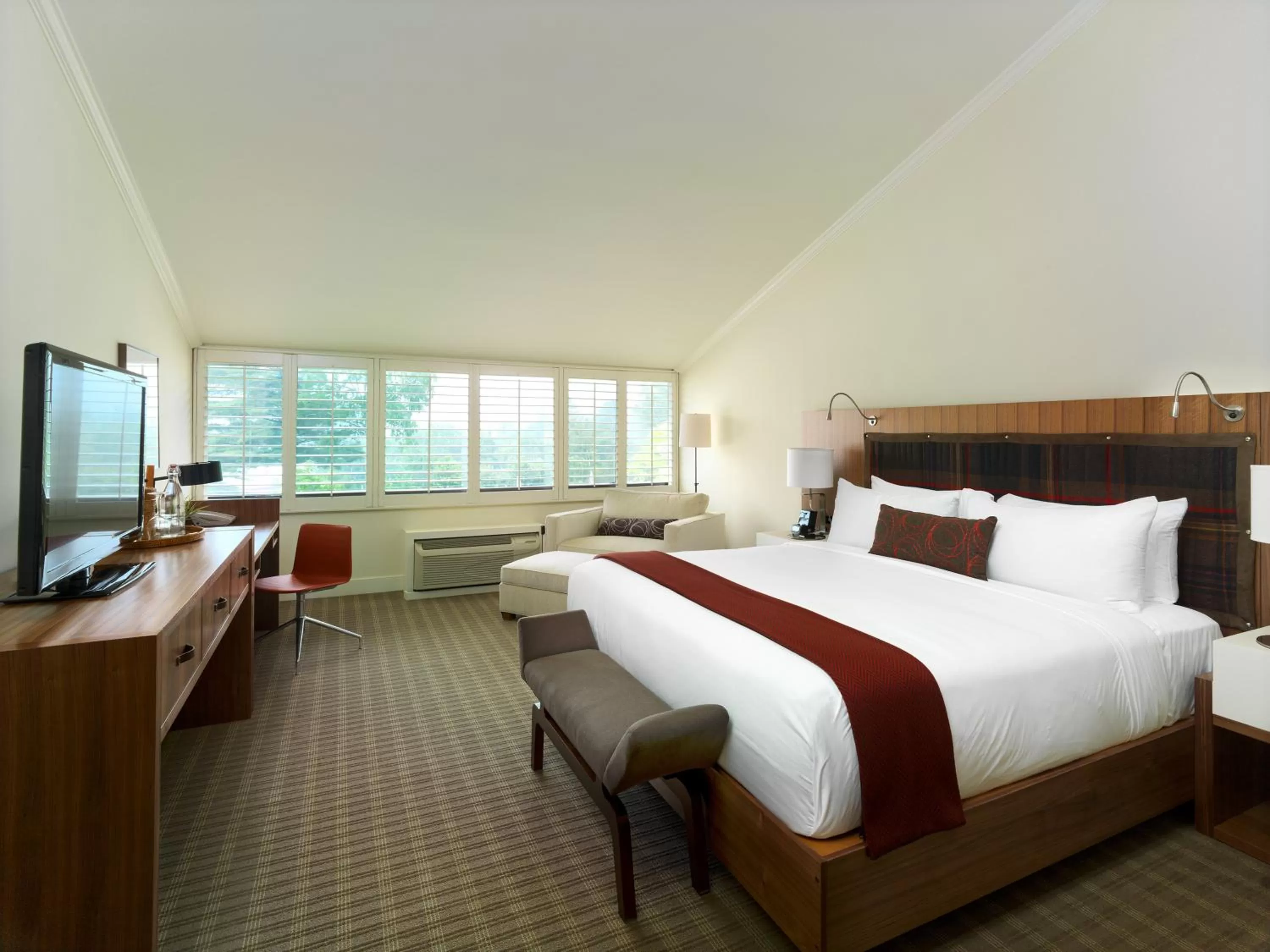 Executive King Room in Topnotch Resort