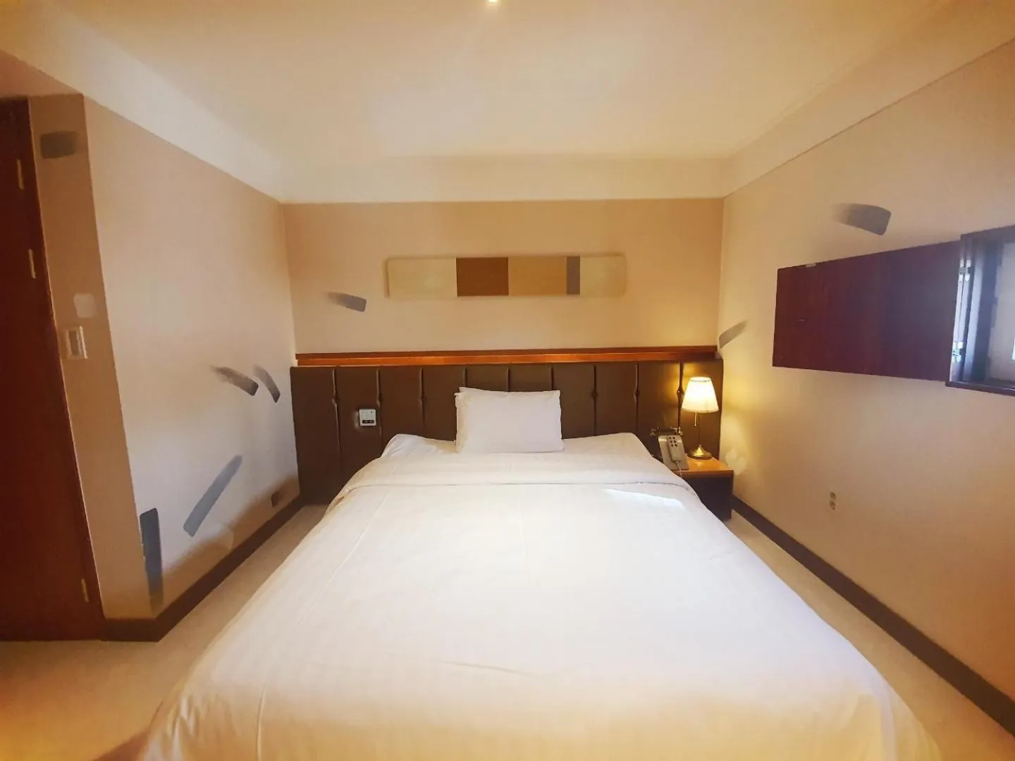 Deluxe Double Room with Spa Bath Breakfast Included in Friendly DH Naissance Hotel by Mindrum Group