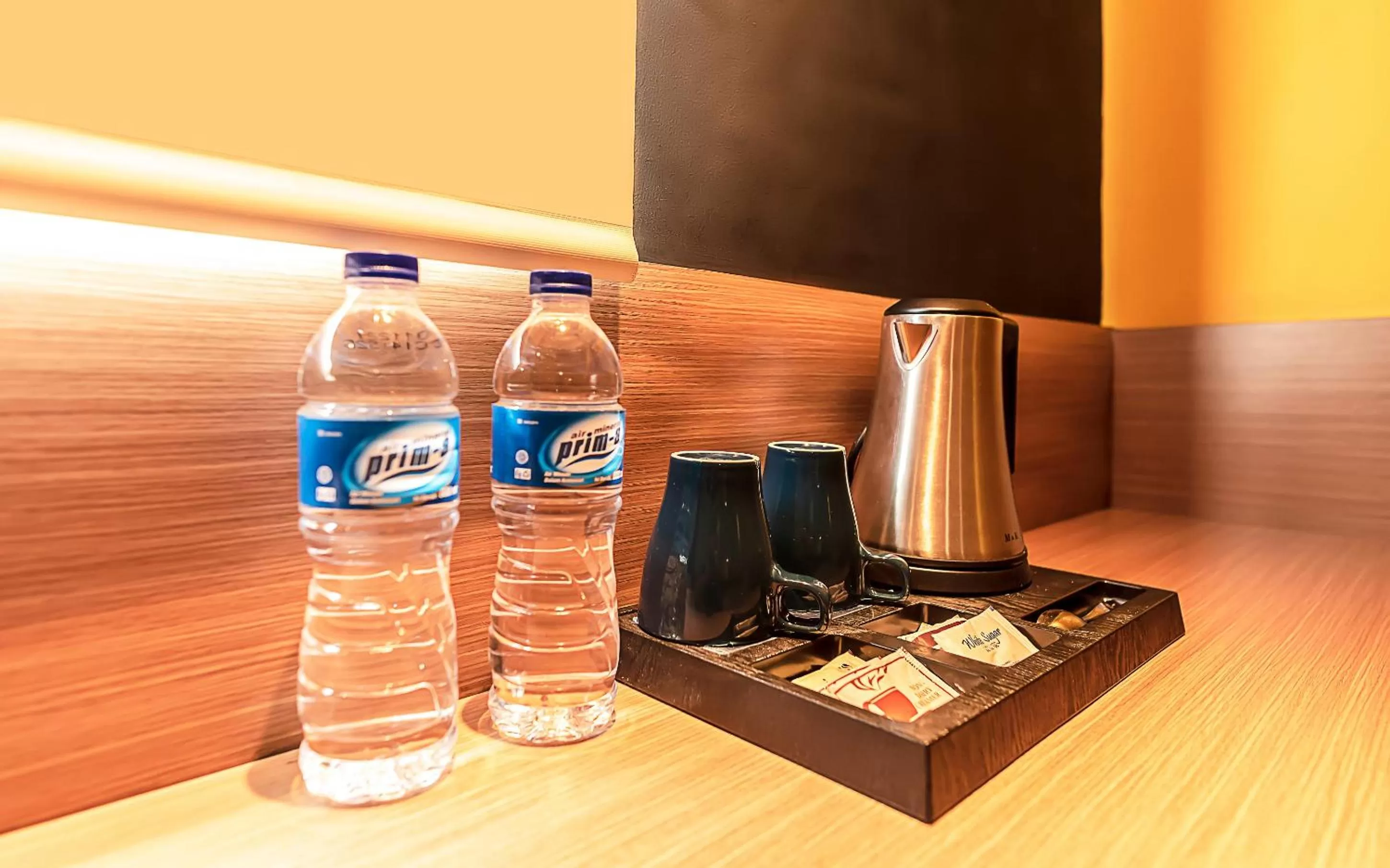 Superior Twin Room with Two Double Beds in Yellow Bee Tangerang