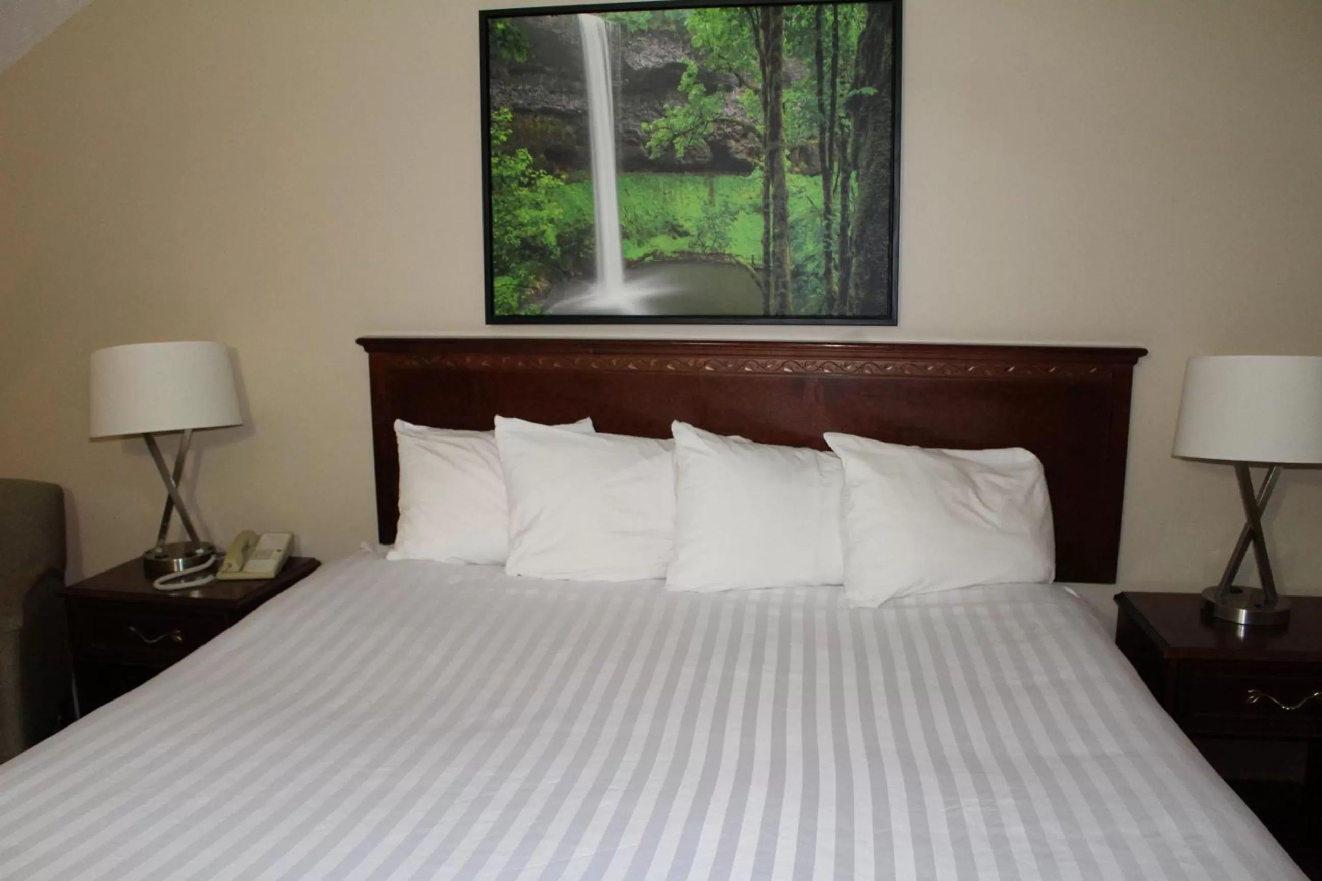 Deluxe King Studio Suite with Ocean View - Non-Smoking in Ramada by Wyndham Campbell River