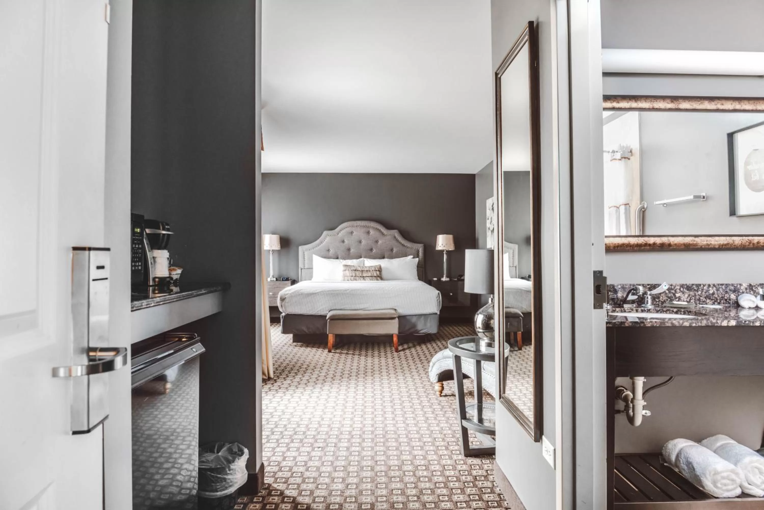 King Room with Balcony in The Inn On Sheridan