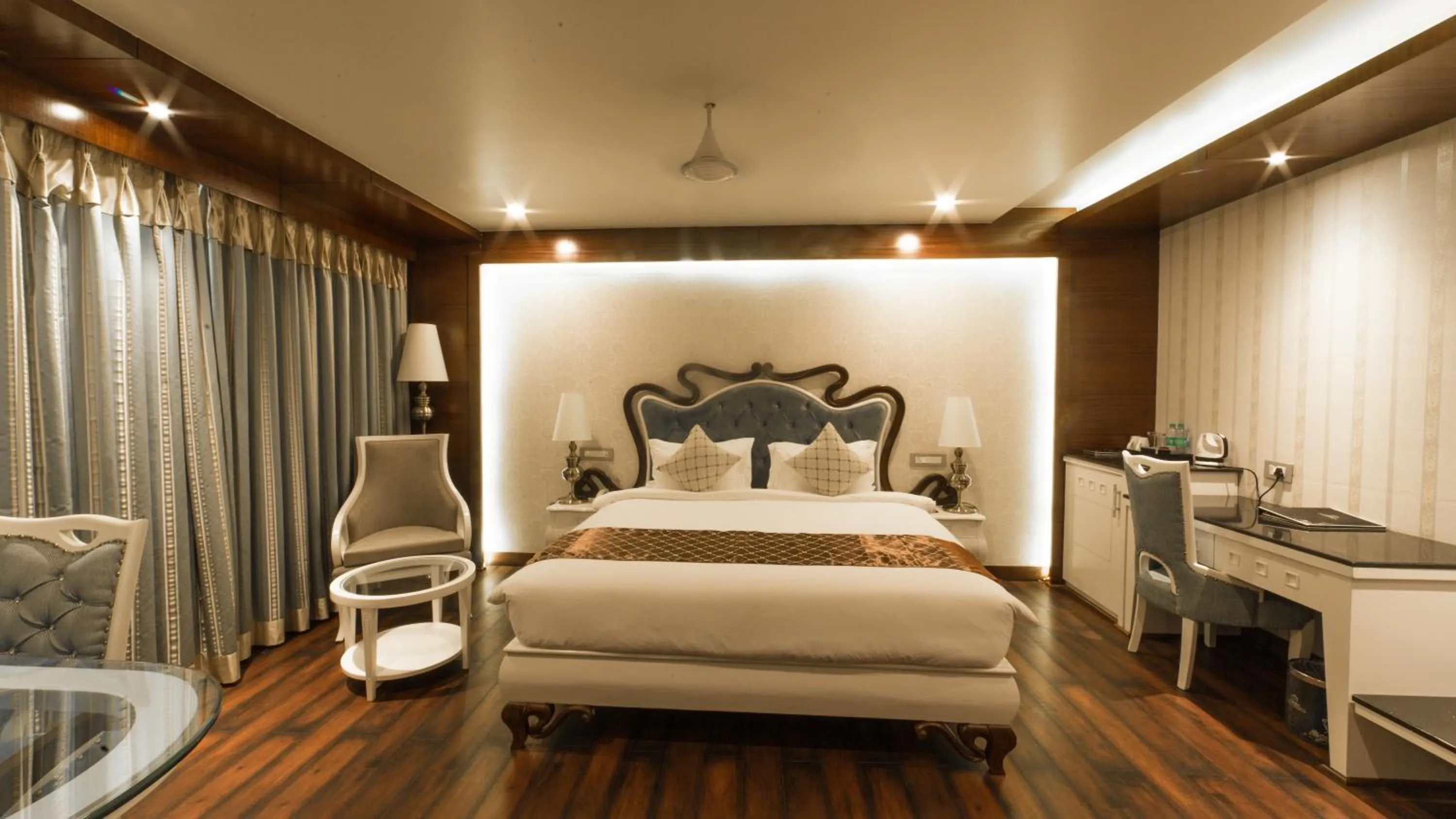 Junior Suite in Costa Riviera Hotel