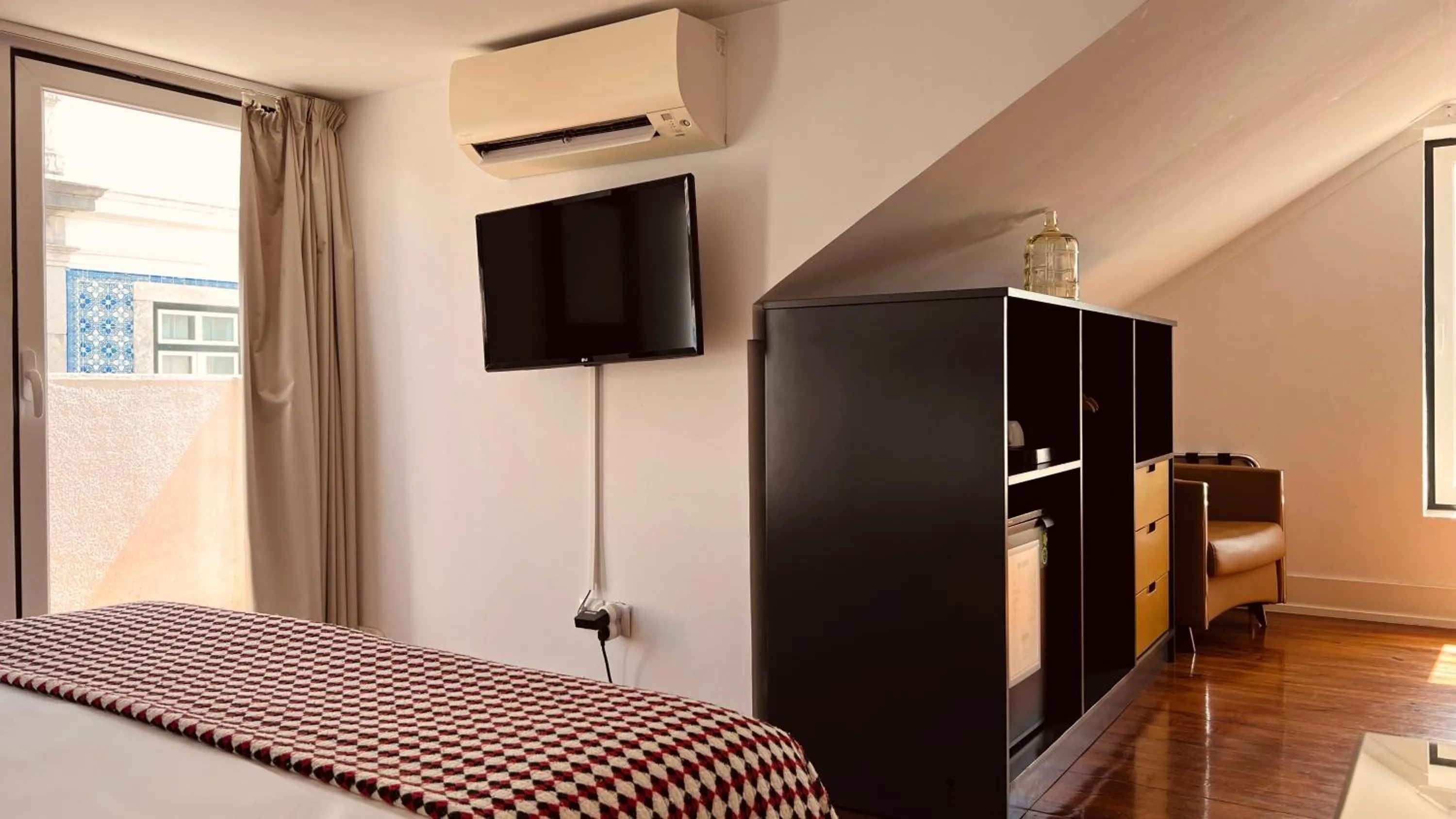 Standard Double Room with Balcony in Casa do Jasmim by Shiadu