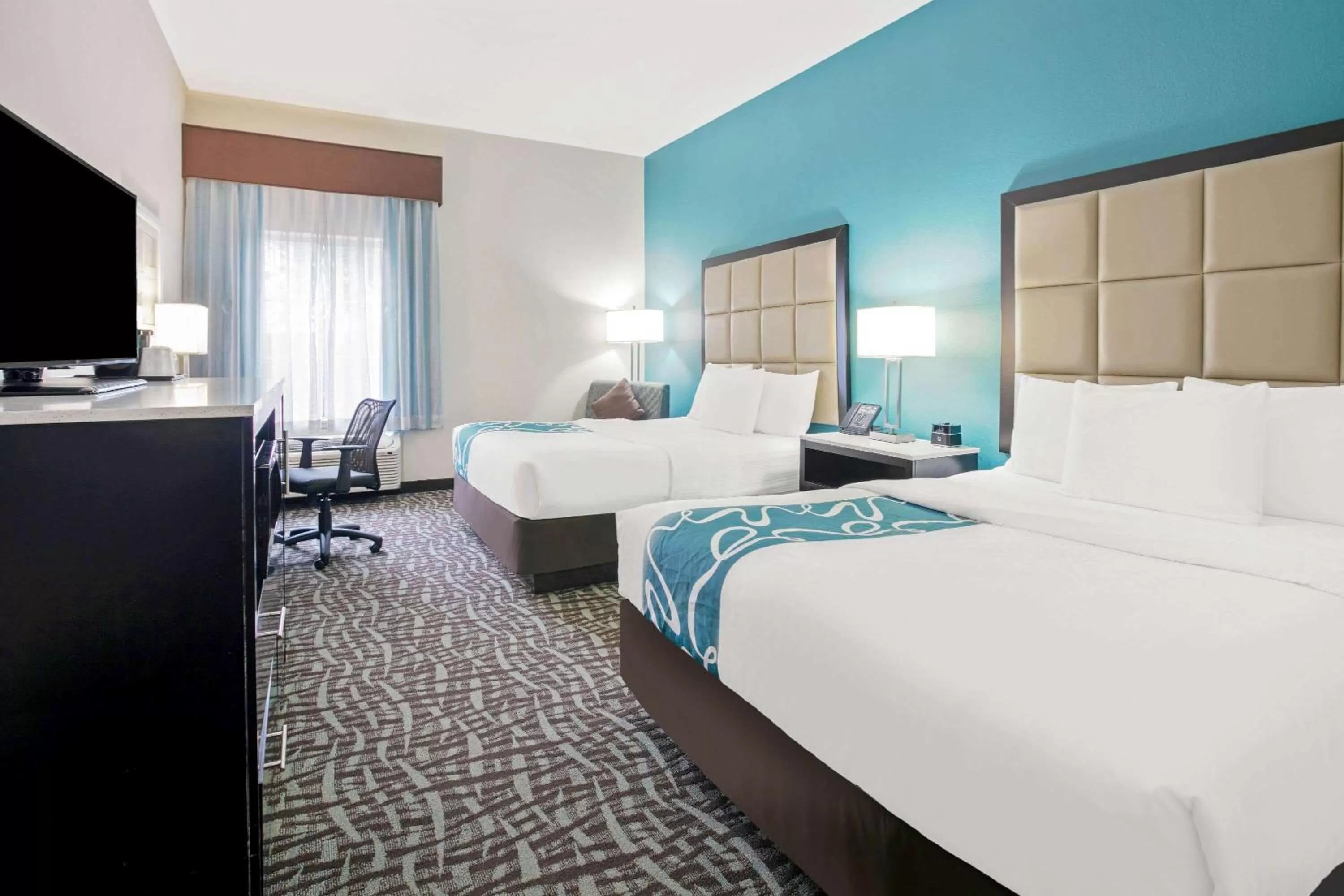 Queen Room with Two Queen Beds - Non-Smoking in La Quinta Inn and Suites by Wyndham Paris