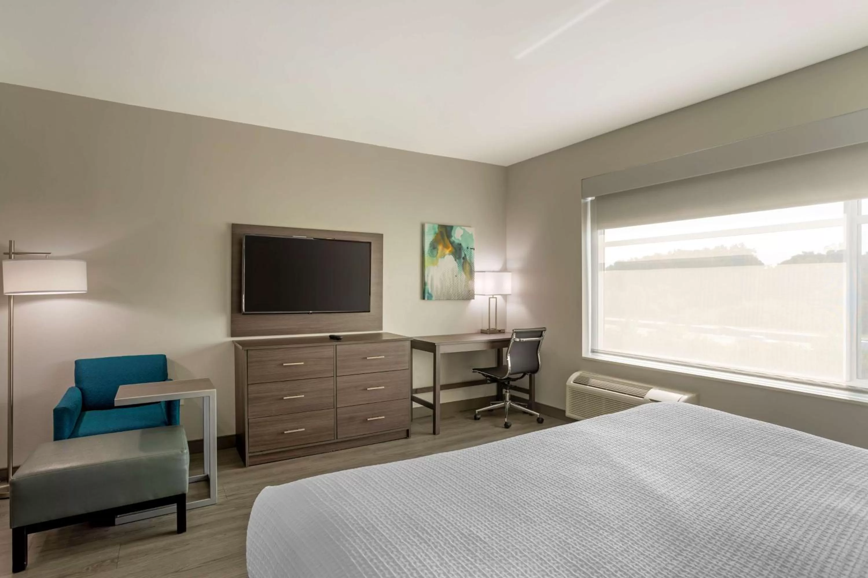 King Room with Mobility Accessible Roll-In Shower in Best Western Plus Executive Residency Nashville Antioch