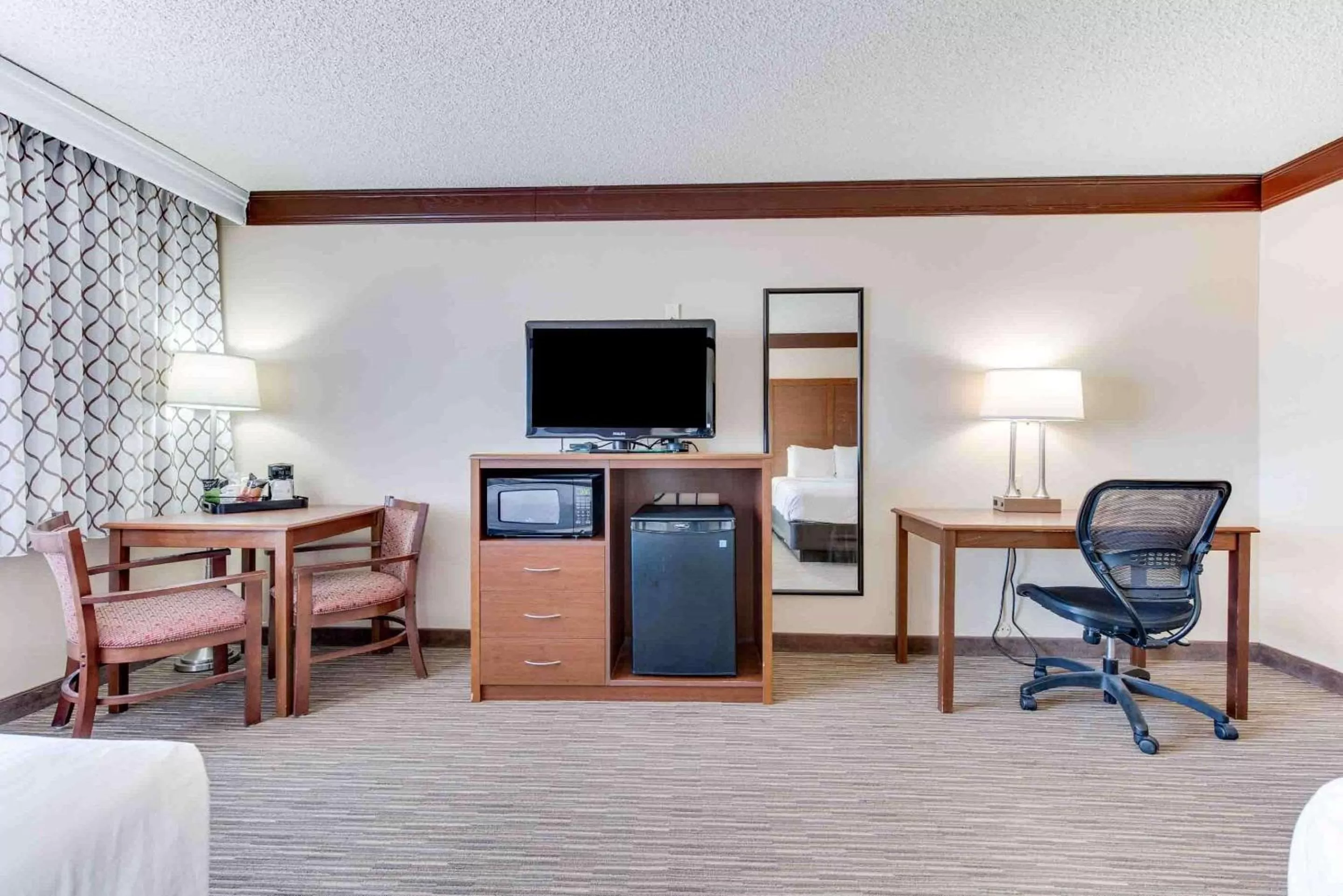 Queen Room with Two Queen Beds and Movie Review - Disability Access/Non-Smoking in Best Western Movie Manor