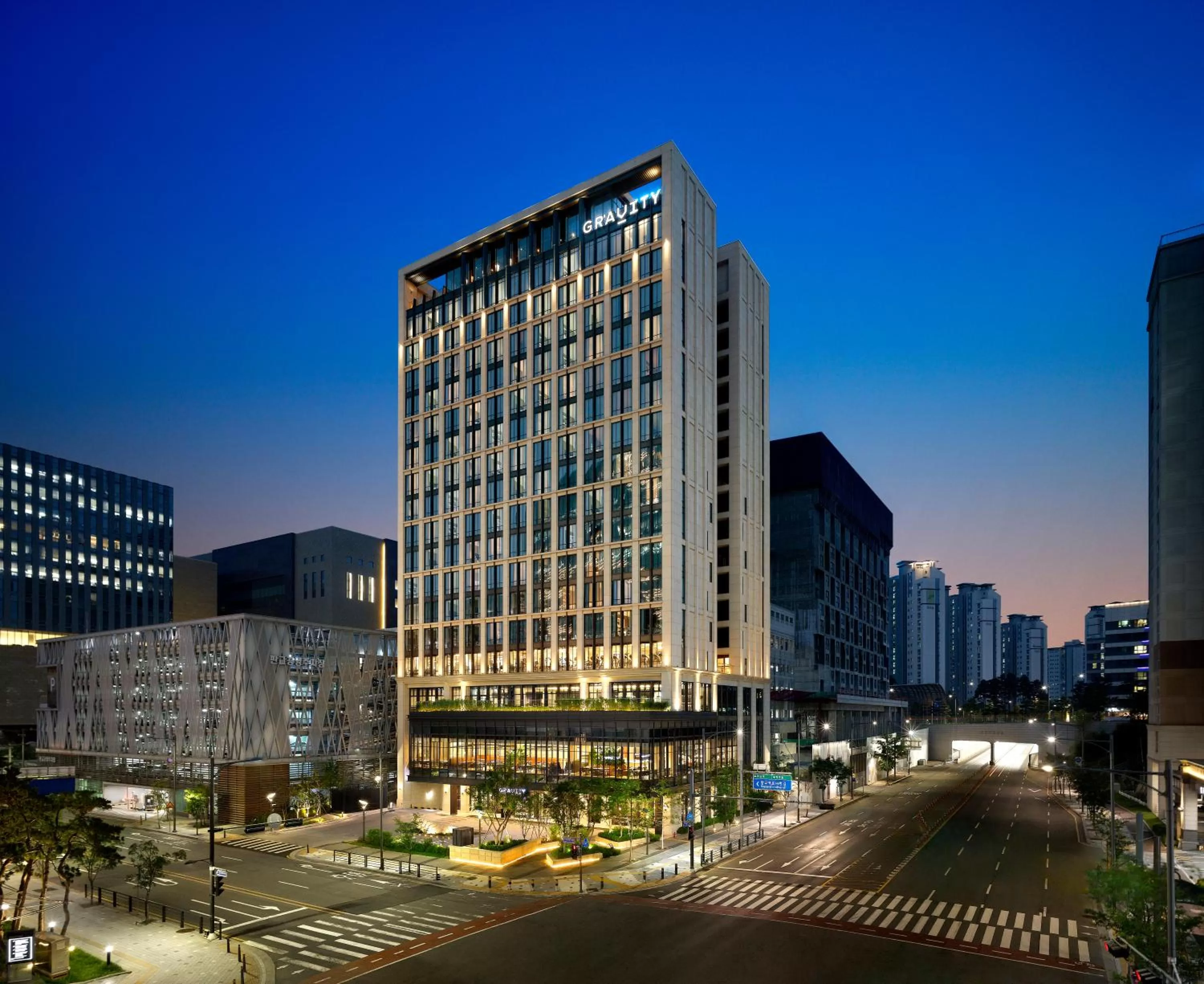 Business Deluxe Family room with 1 Double/1 Single Bed in GRAVITY JOSUN Seoul Pangyo, Autograph Collection
