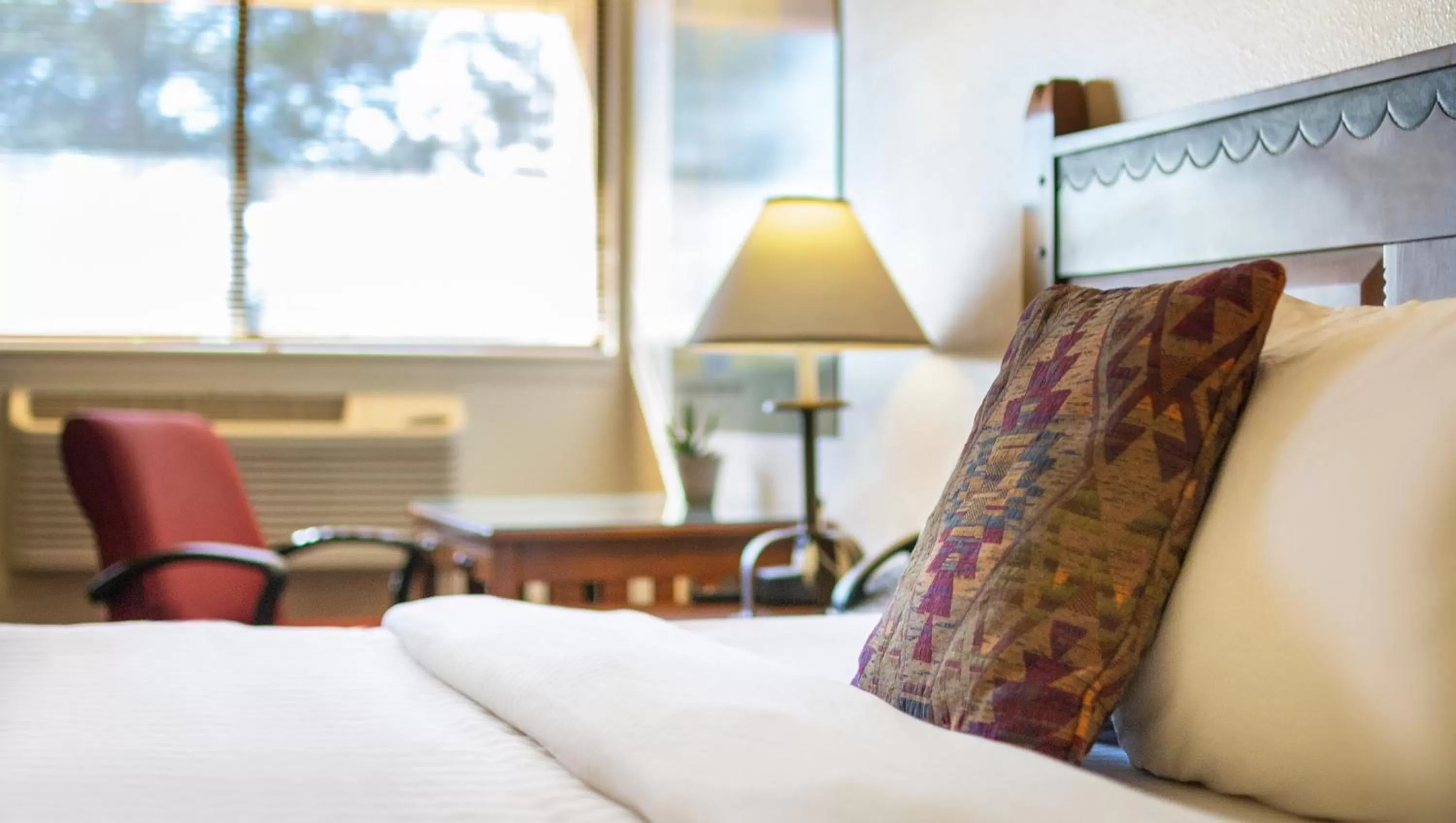 Deluxe King Room - Non-Smoking in Ticaboo Lodge