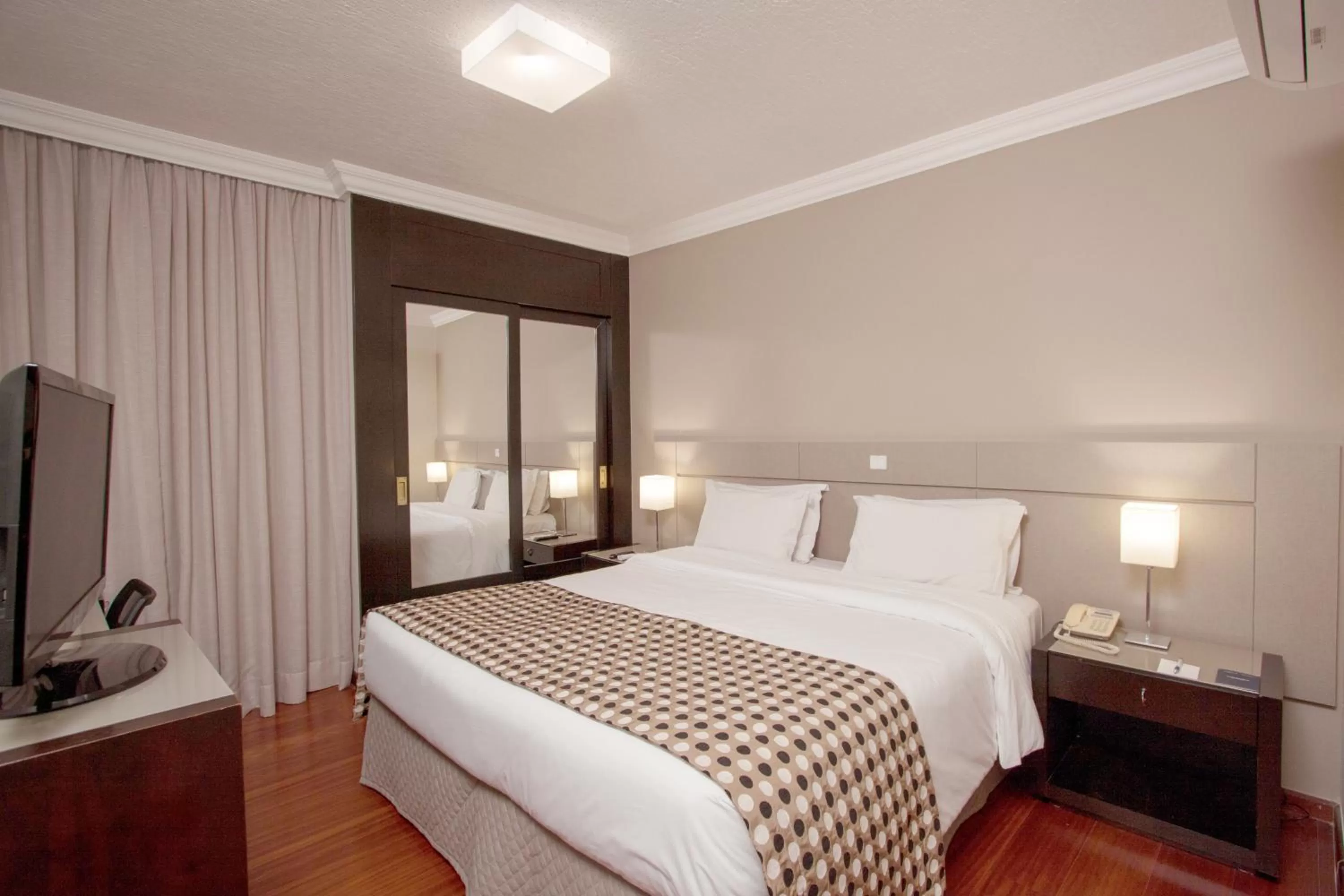 Standard Twin Room in Mabu Curitiba Business