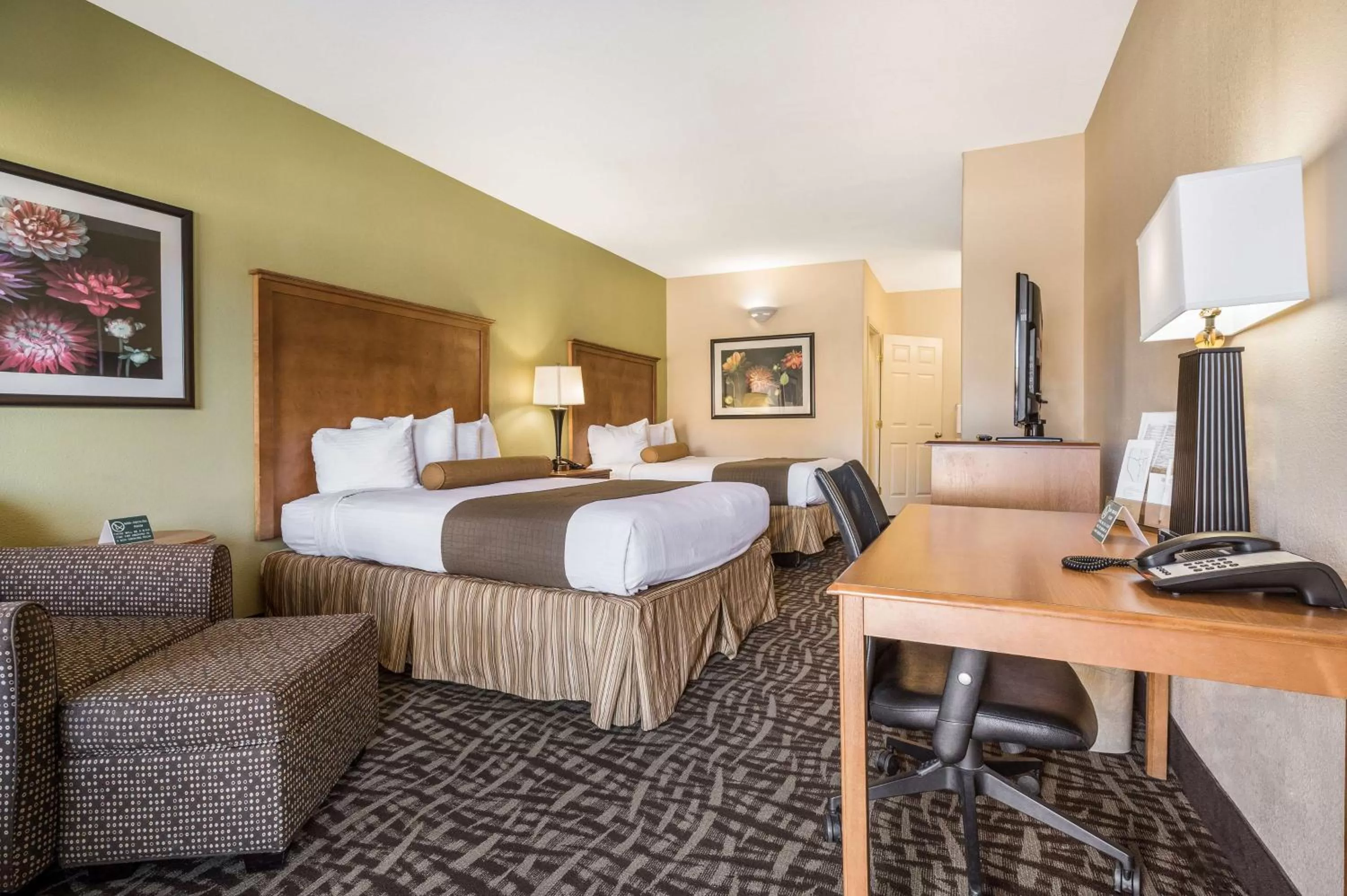 Queen Room with Two Queen Beds - Smoking in SureStay Hotel by Best Western Alice
