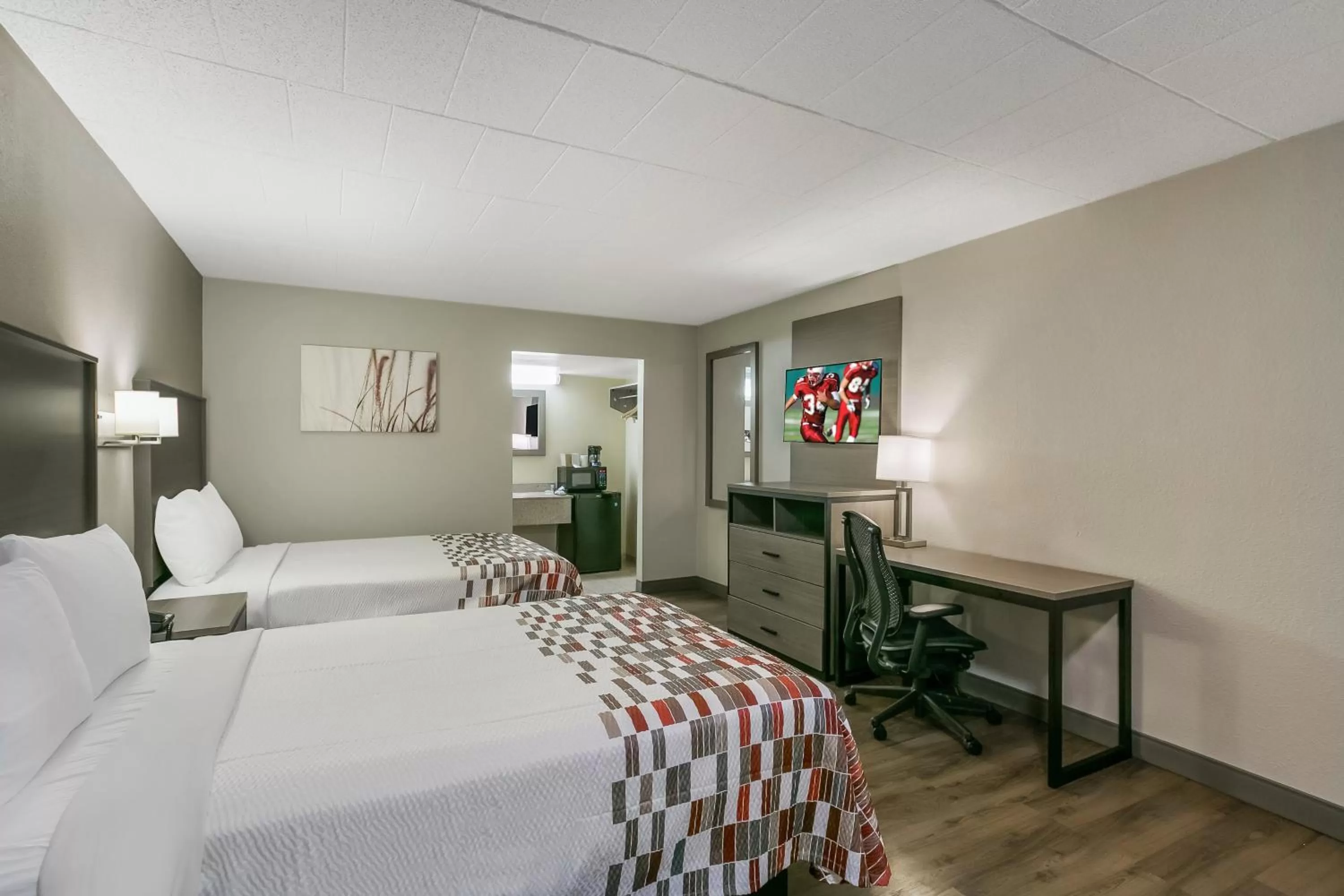 Deluxe Room with Two Double Beds Smoking in Red Roof Inn Baltimore