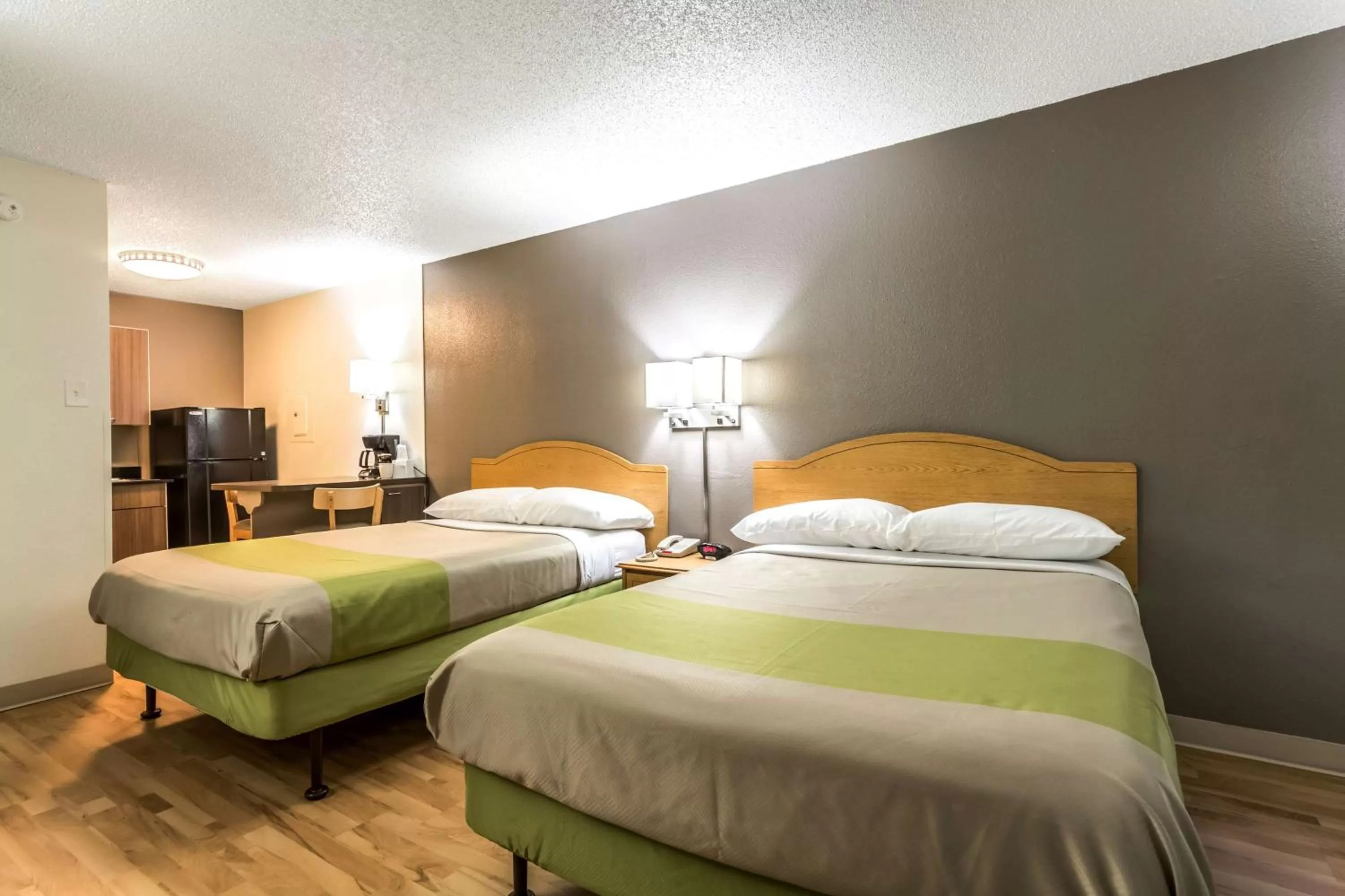 Quadruple Room - single occupancy - Disability Access - Roll in Shower in Studio 6-Dallas, TX - Northwest