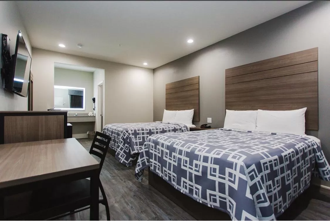 Deluxe Queen Room in Palace Inn