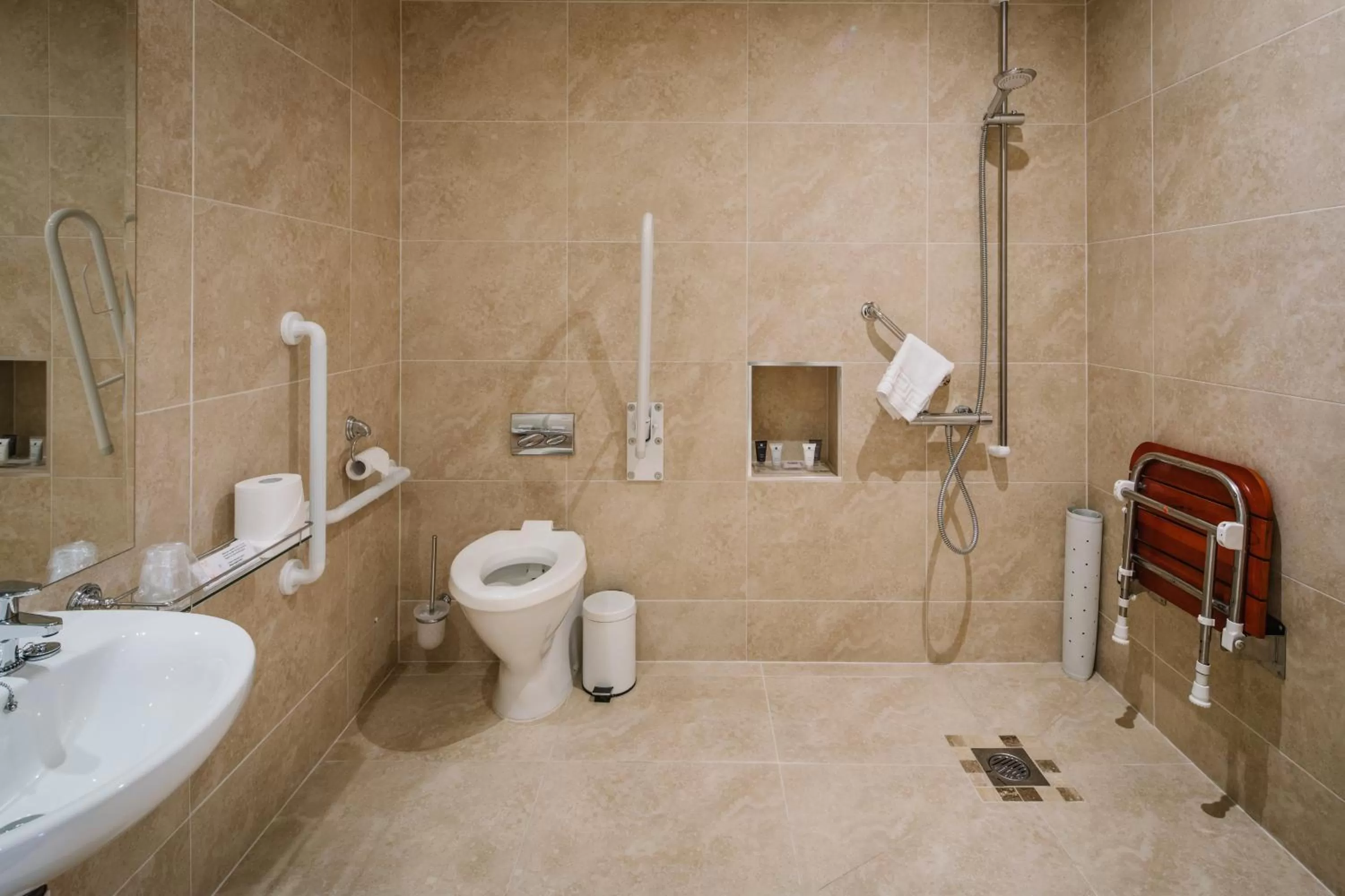 Ground Floor Room in Lindeth Howe