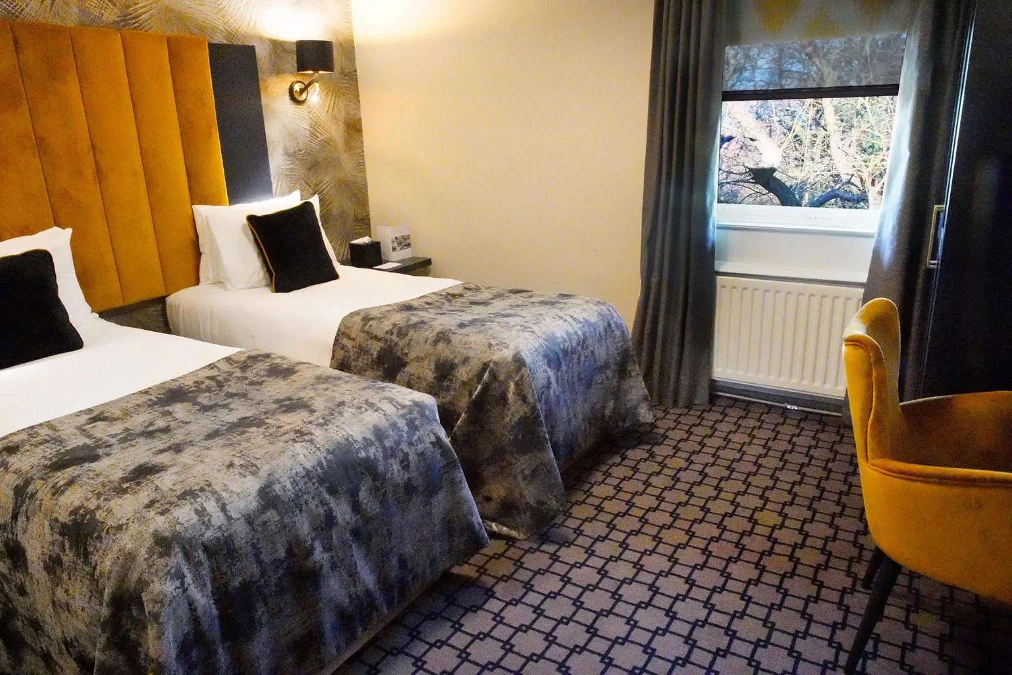 Twin Contemporary Standard Room in Denham Grove