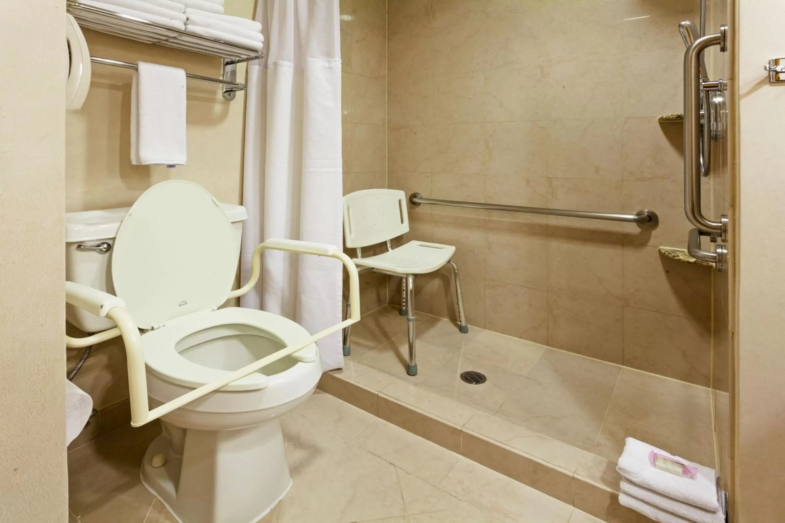 Standard King Room - Accessible in Crowne Plaza Torreon by IHG