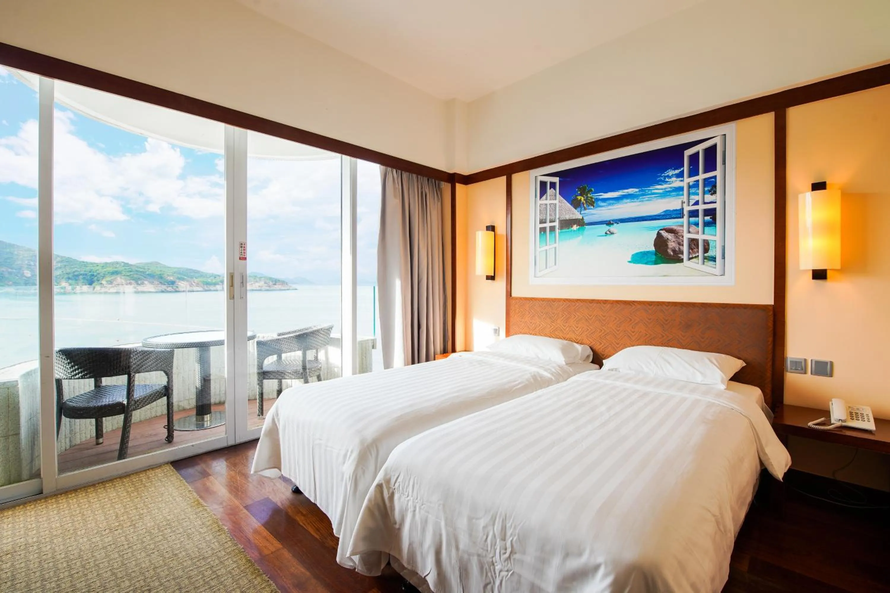 Double or Twin Room with Ocean View and Balcony in Warwick Hotel Cheung Chau