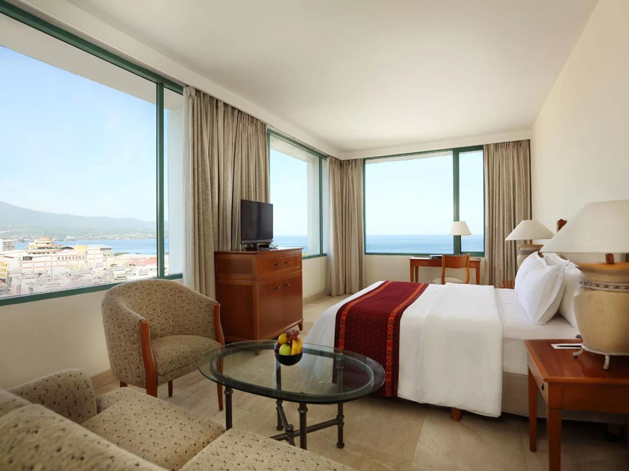 Junior Suite in Aryaduta Manado