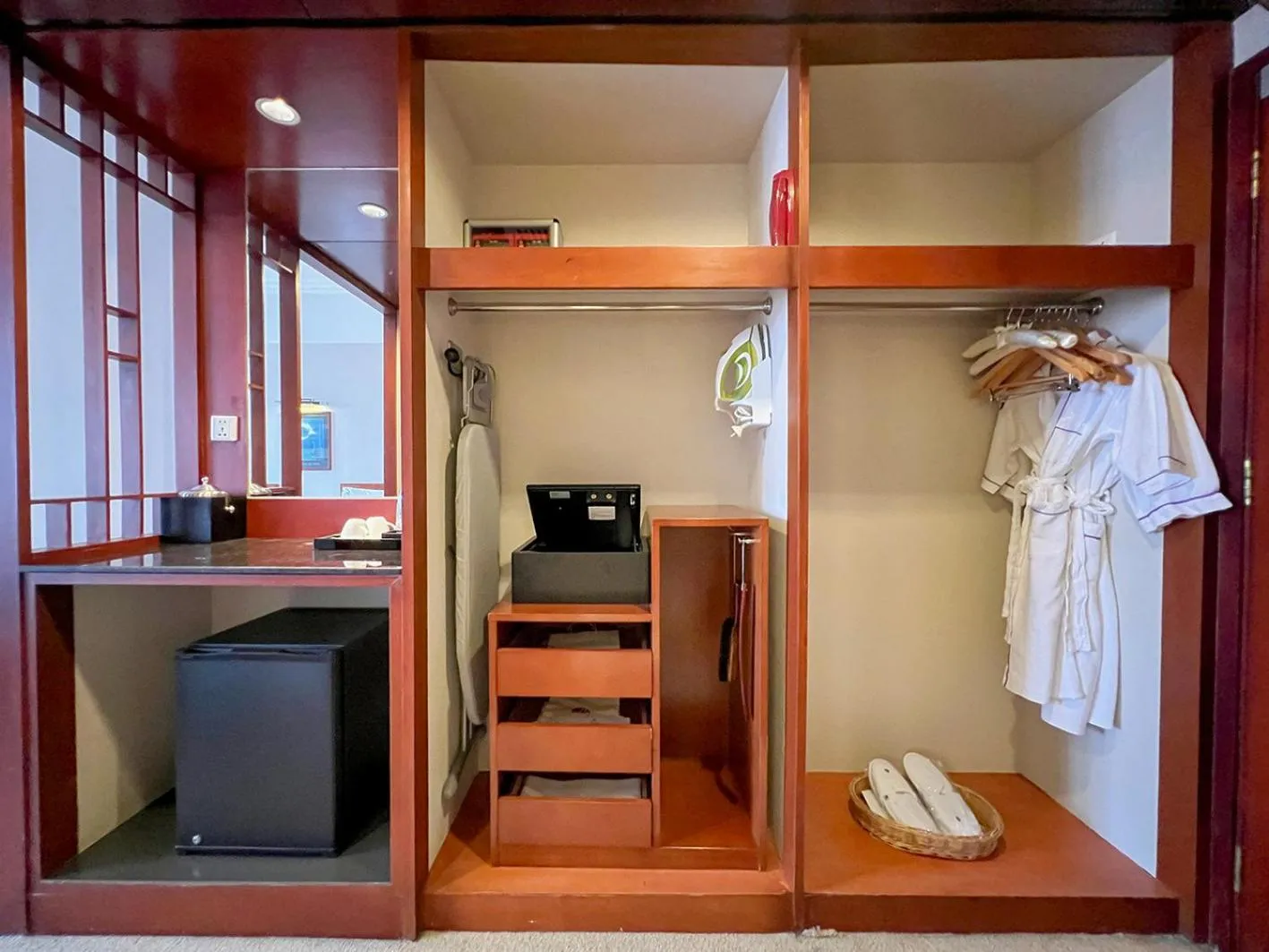 Deluxe Twin Room in Baolong Hotel Shanghai